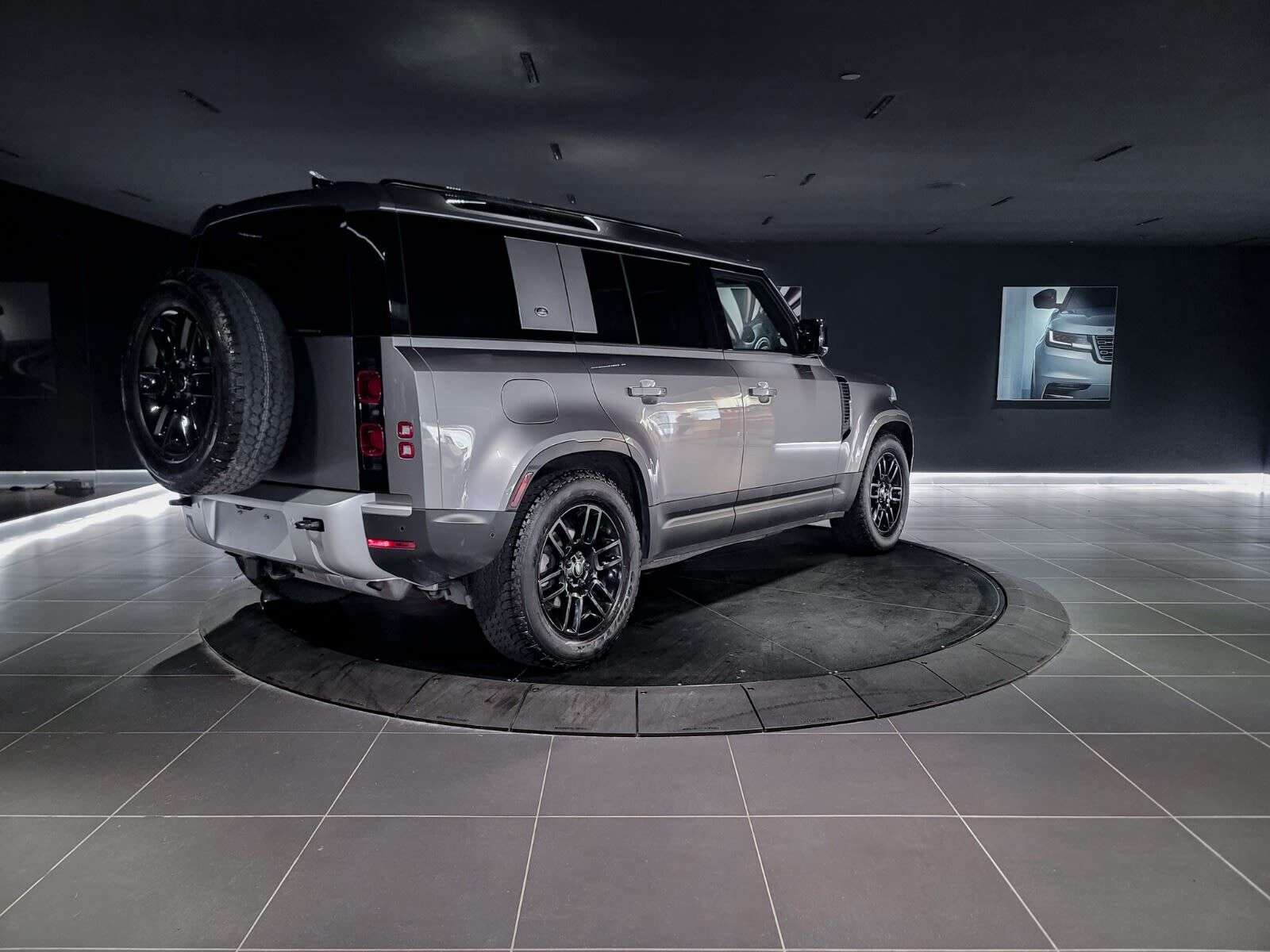2024 Land Rover Defender S | BC Vehicle | No Claims | Sunroof | Navigation alt 5