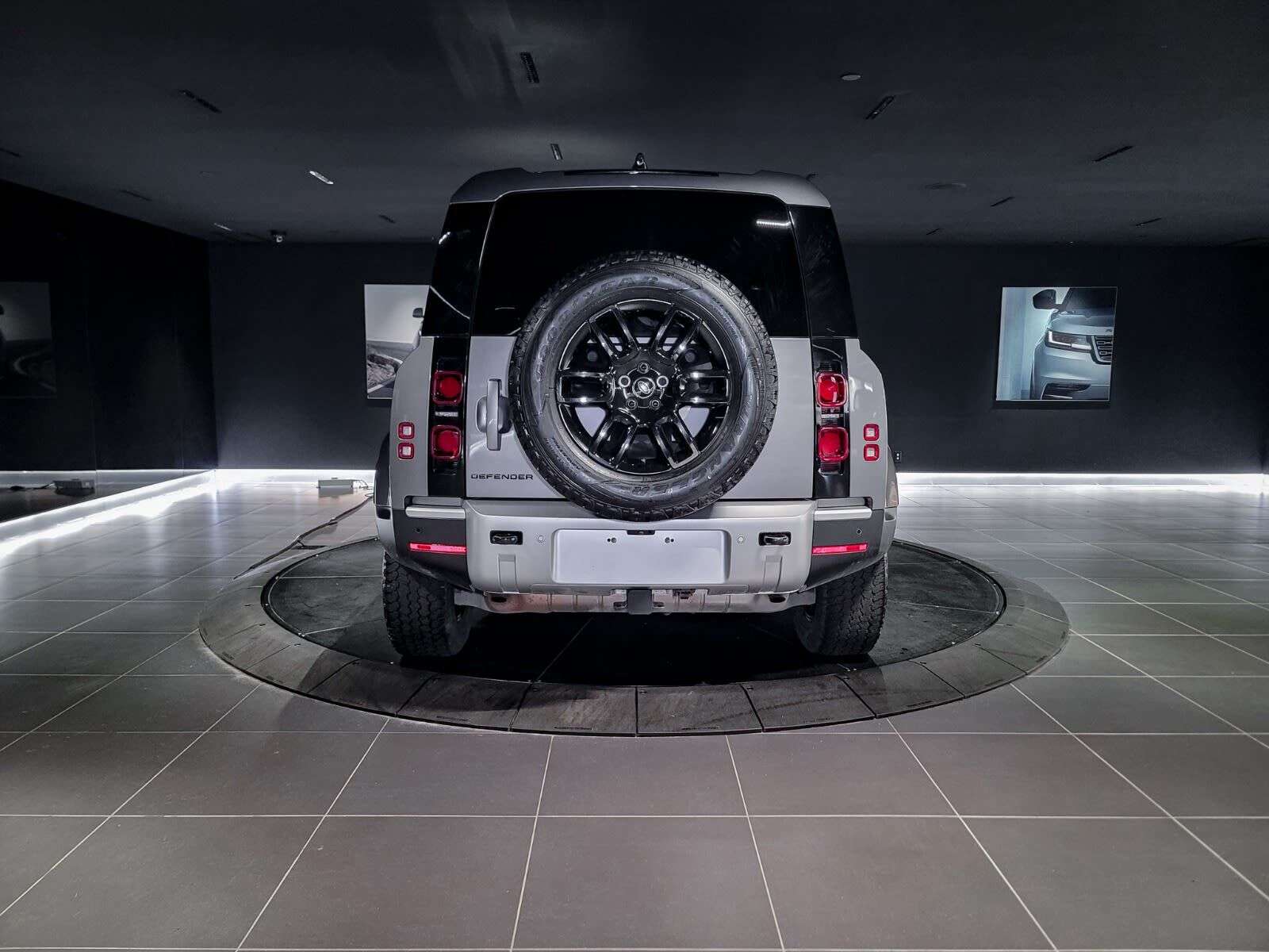 2024 Land Rover Defender S | BC Vehicle | No Claims | Sunroof | Navigation thumb 6
