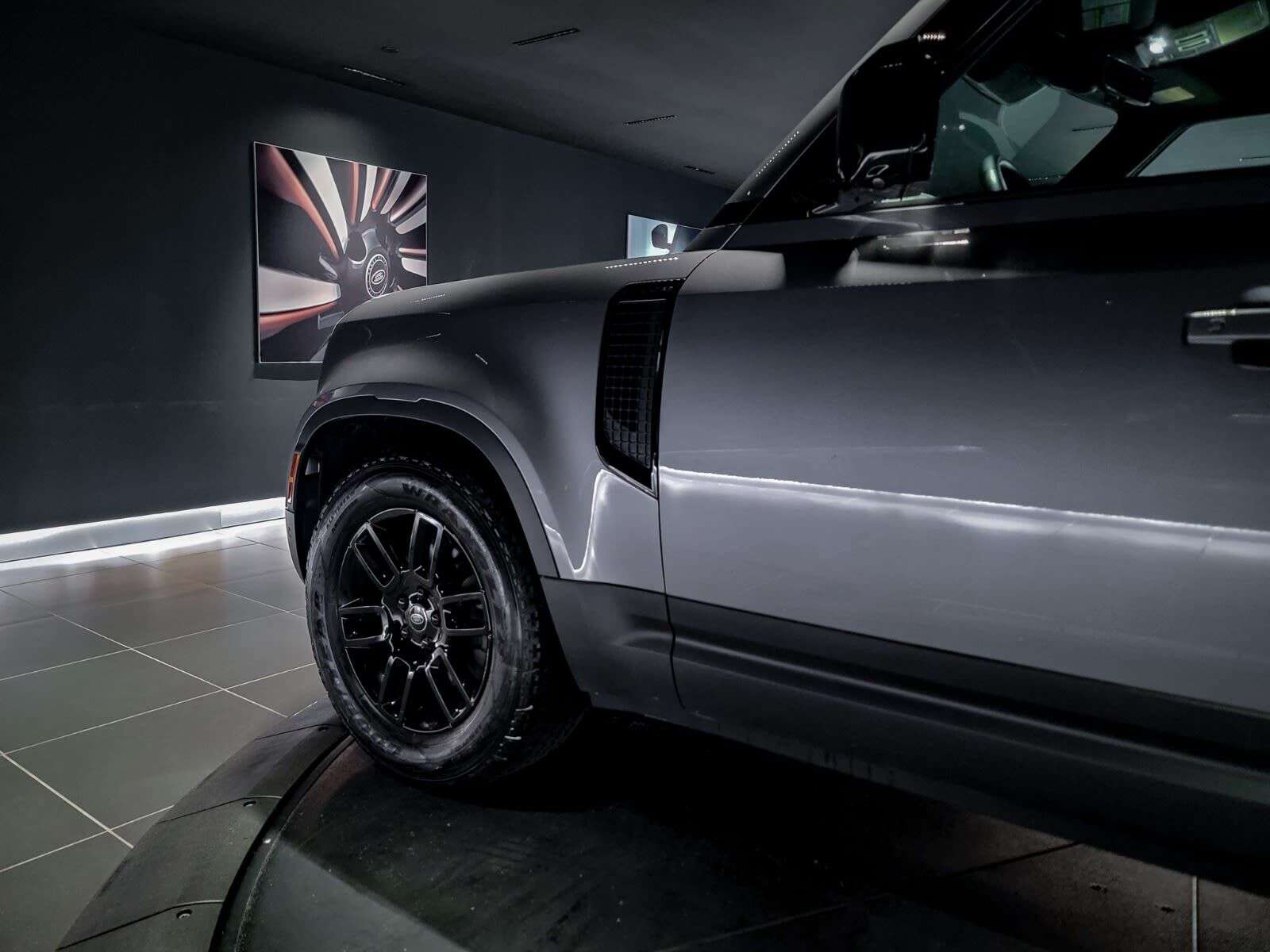 2024 Land Rover Defender S | BC Vehicle | No Claims | Sunroof | Navigation thumb 9