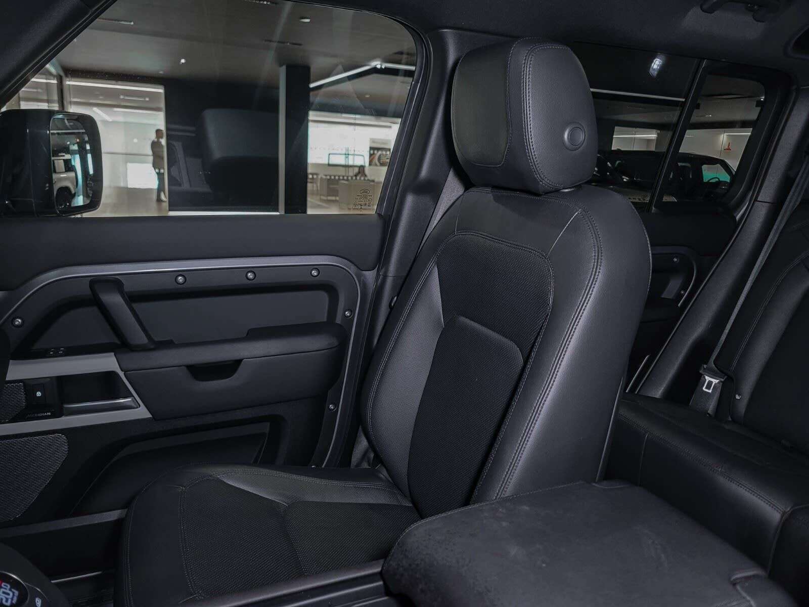 2024 Land Rover Defender S | BC Vehicle | No Claims | Sunroof | Navigation thumb 19