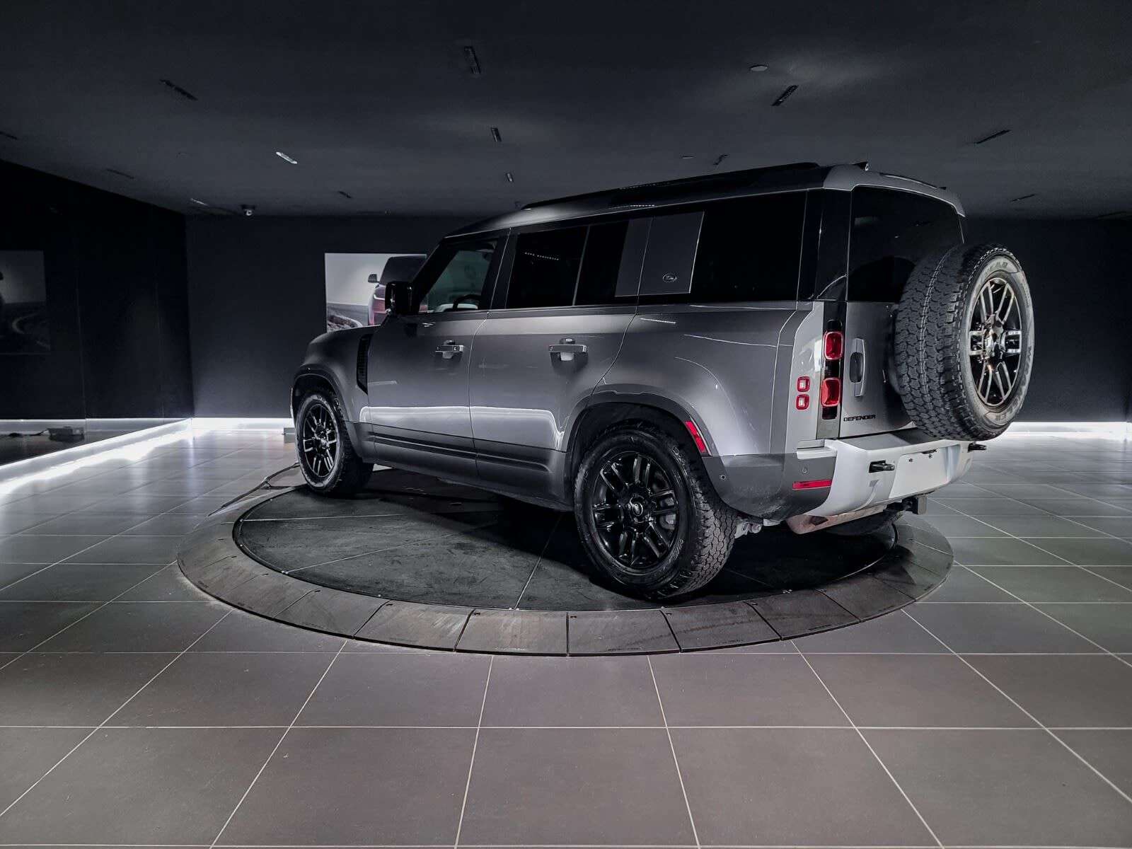 2024 Land Rover Defender S | BC Vehicle | No Claims | Sunroof | Navigation thumb 7