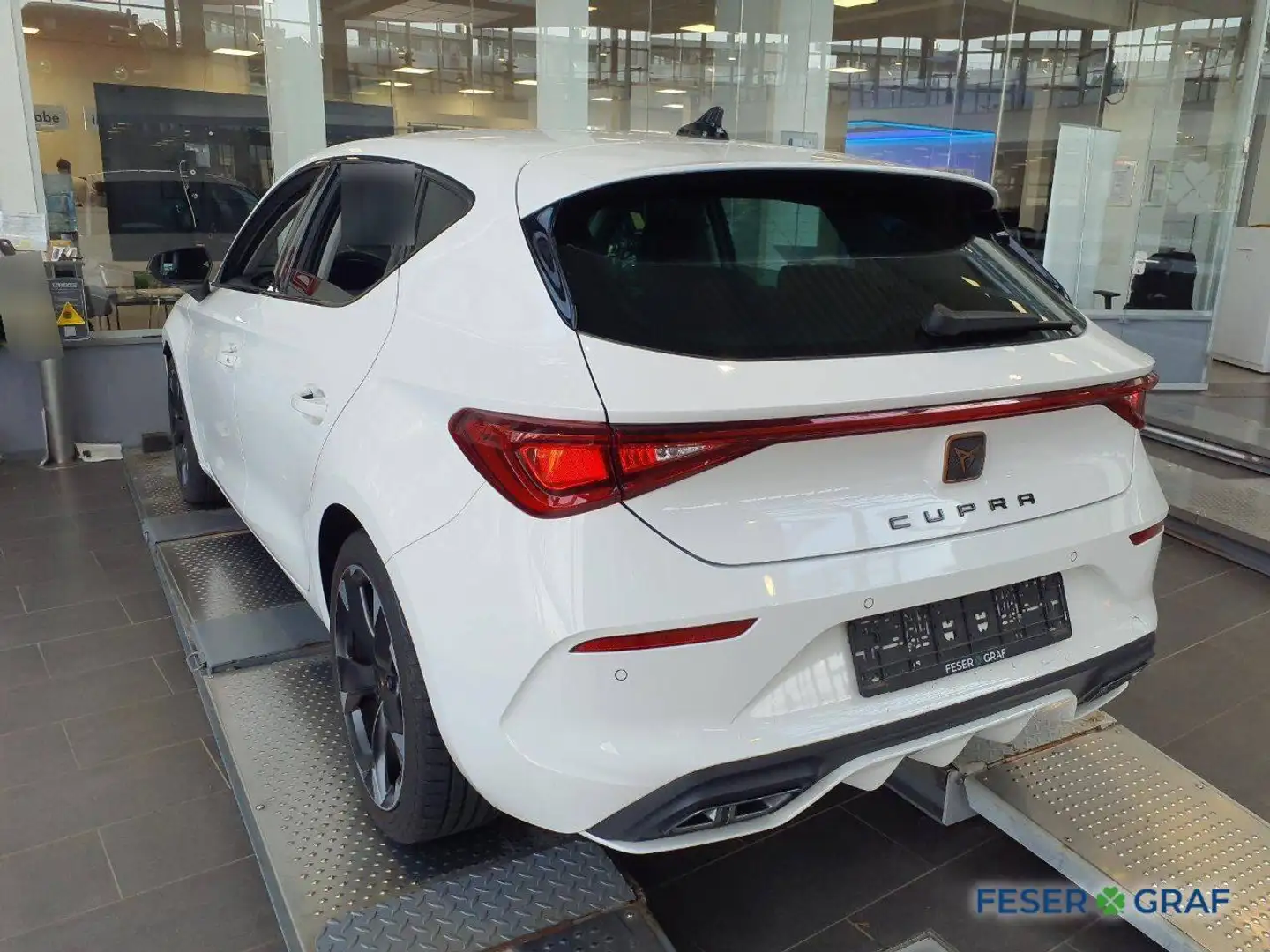 CUPRA Leon 1.5 eTSI DSG LED / Full Link / Winter-Paket Weiß - 2
