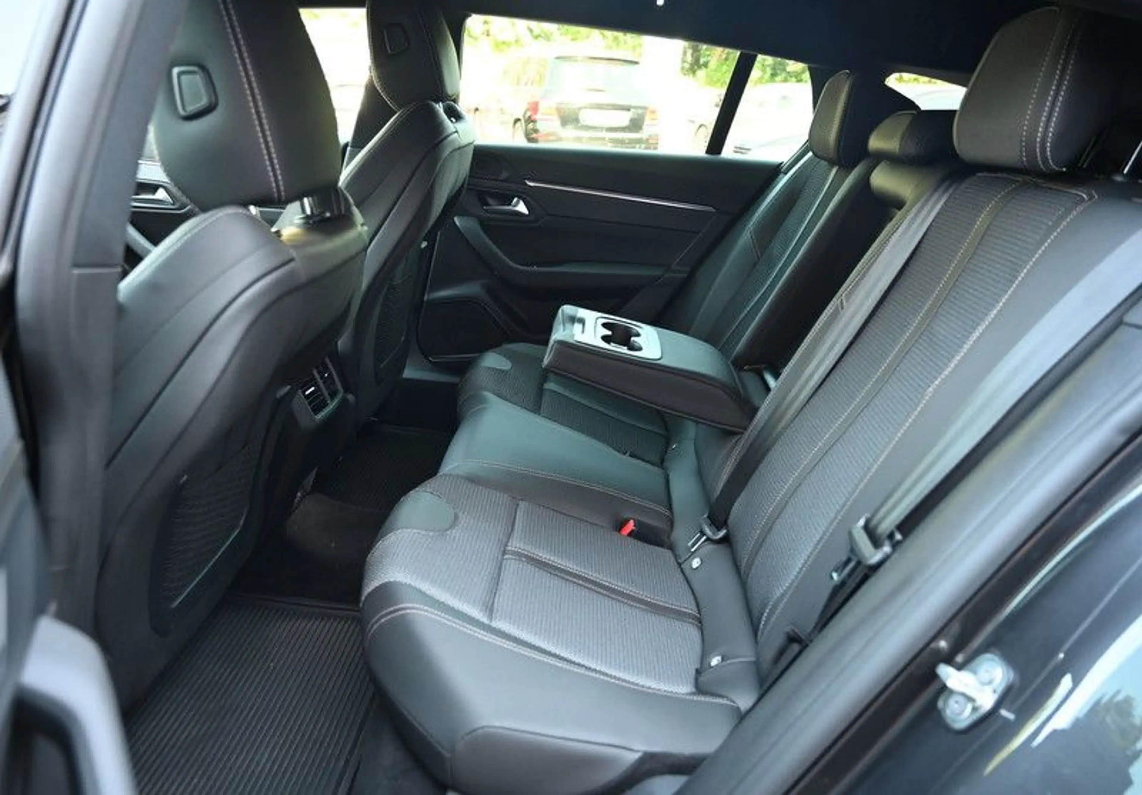 Peugeot 508 SW Hybrid 225 Allure LED KAMERA 1.Hd Navi — photo 12