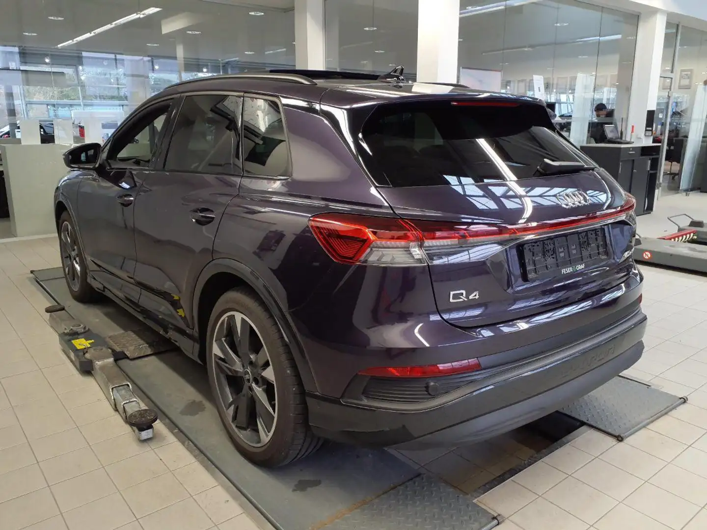 Audi Q4 e-tron advanced 40 Pano Sonos Keyless Matrix Navi RFK Violett - 2