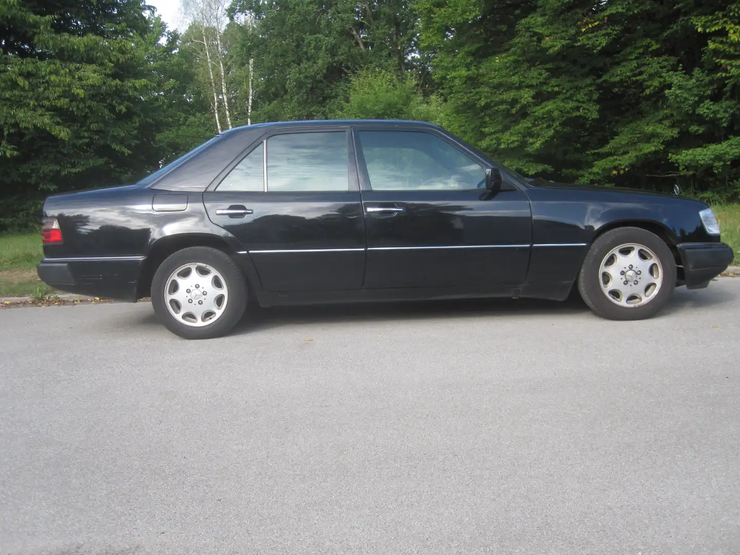 Mercedes-Benz 200 200 Schwarz - 1