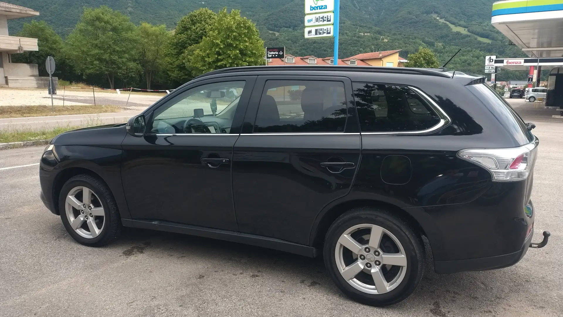 Mitsubishi Outlander Instyle 4wd 7 posti Nero - 2