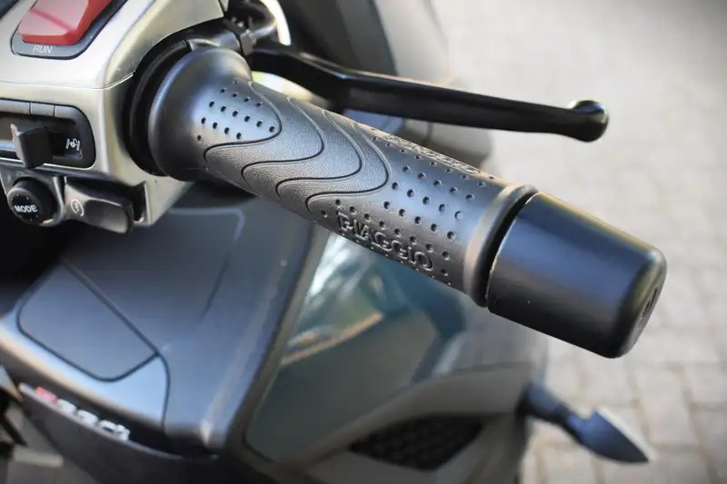 Piaggio MP3 300 - foto 4