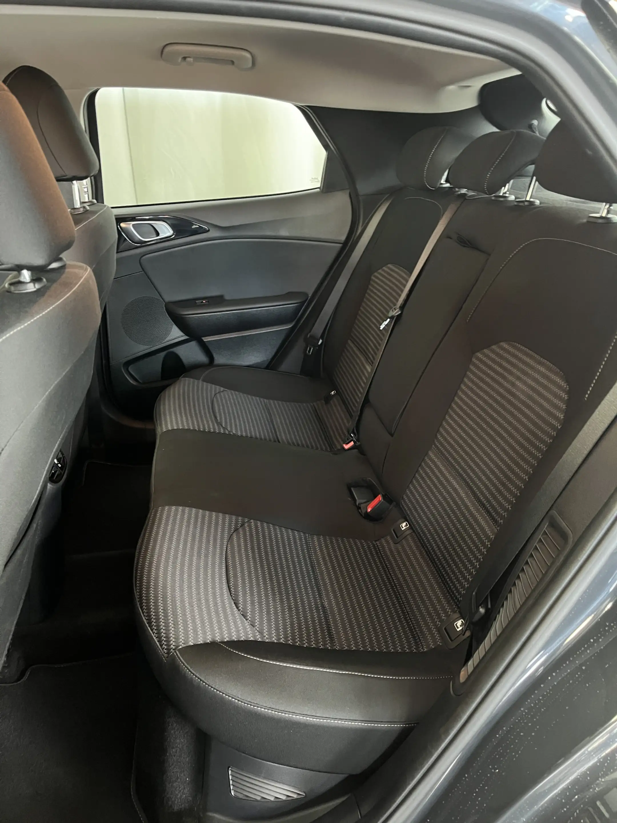 Kia XCeed 1.6 GDi PHEV PLUG-IN DynamicLine 1E EIGN/ECC/APPLE — photo 6
