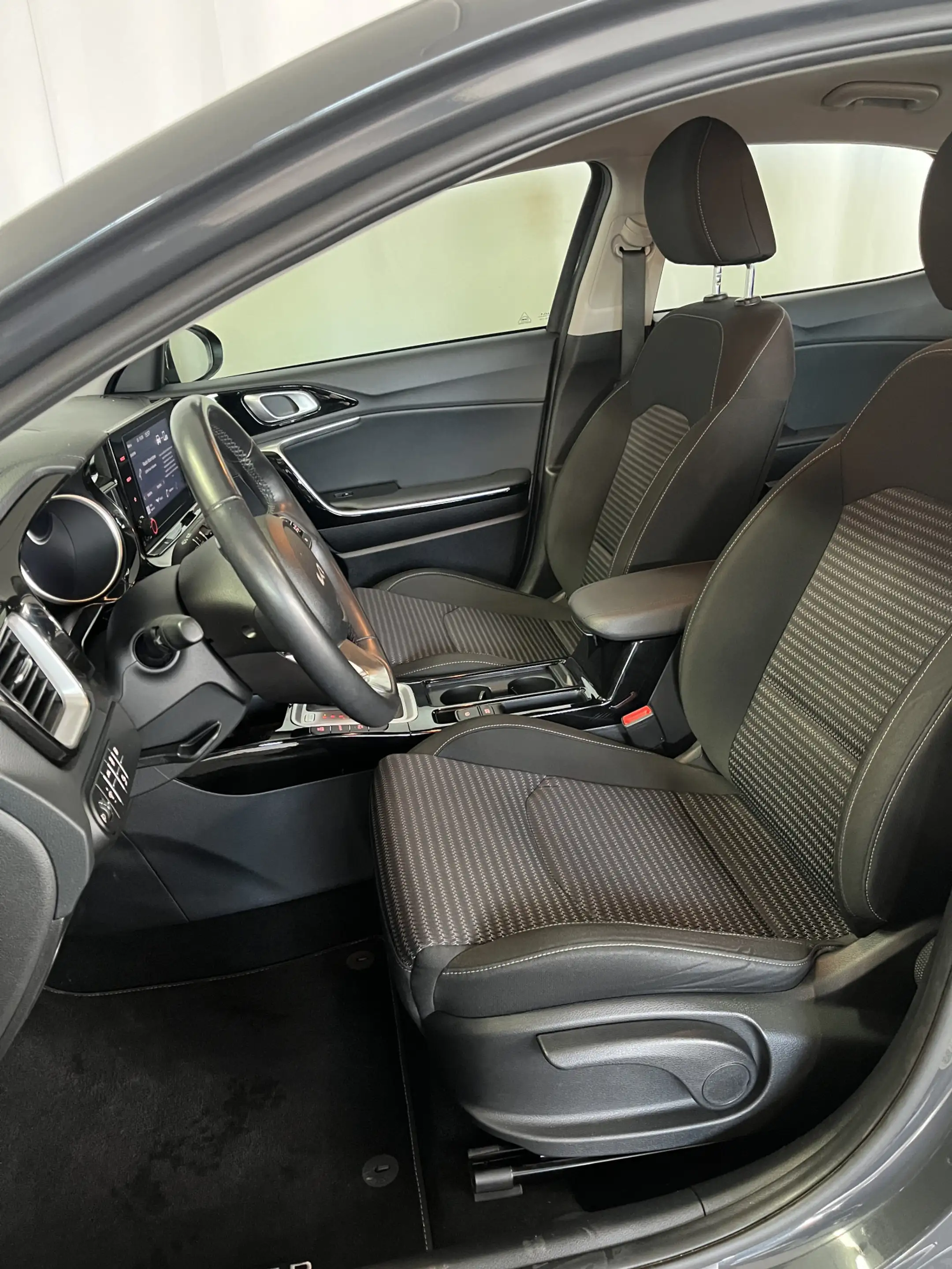Kia XCeed 1.6 GDi PHEV PLUG-IN DynamicLine 1E EIGN/ECC/APPLE — photo 5