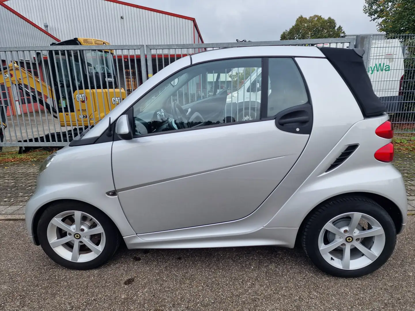 smart forTwo smart fortwo cabrio 451 Silber - 2