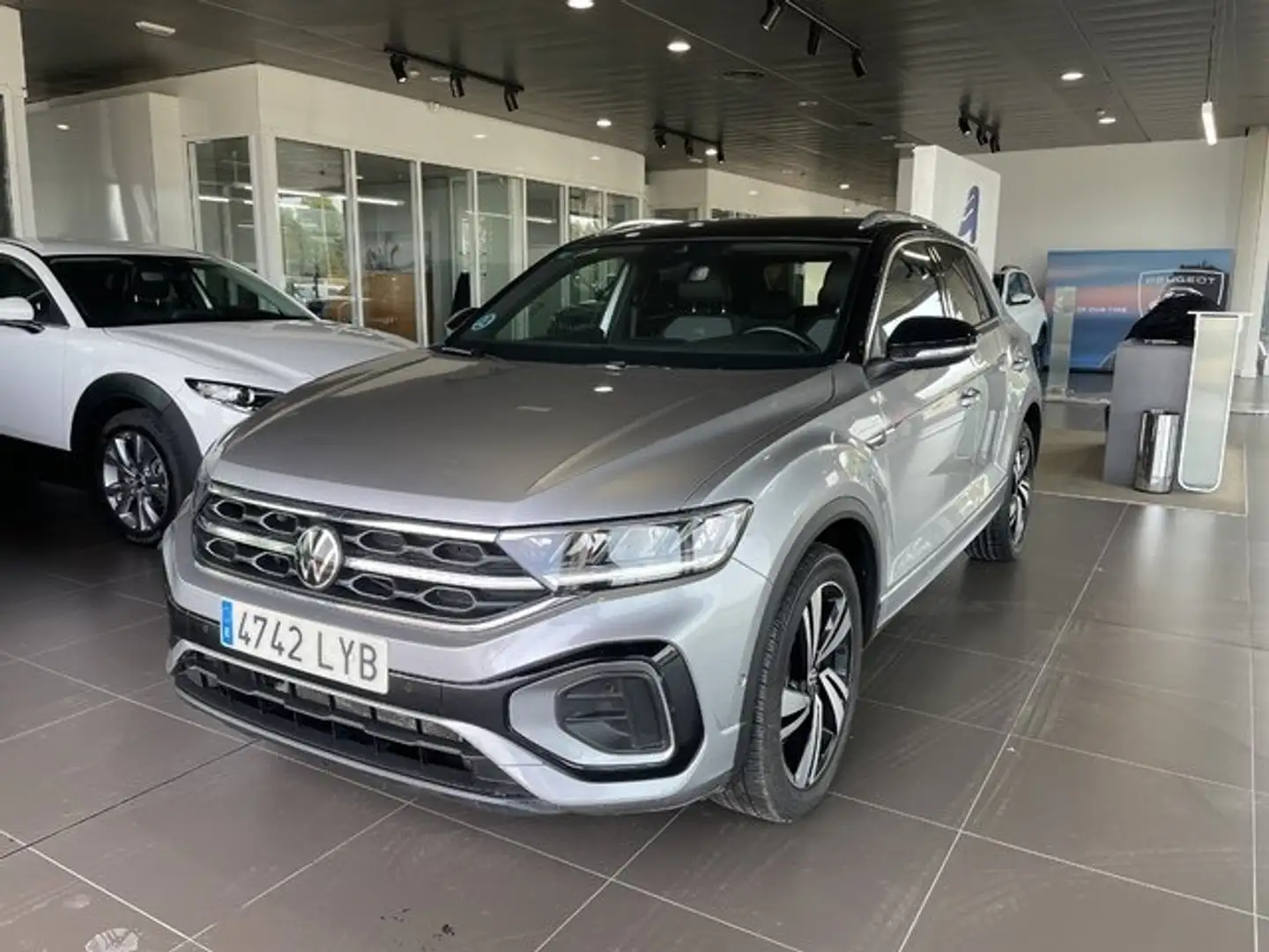 Volkswagen T-Roc 1.5 TSI R-Line 110 kW Gris - 2