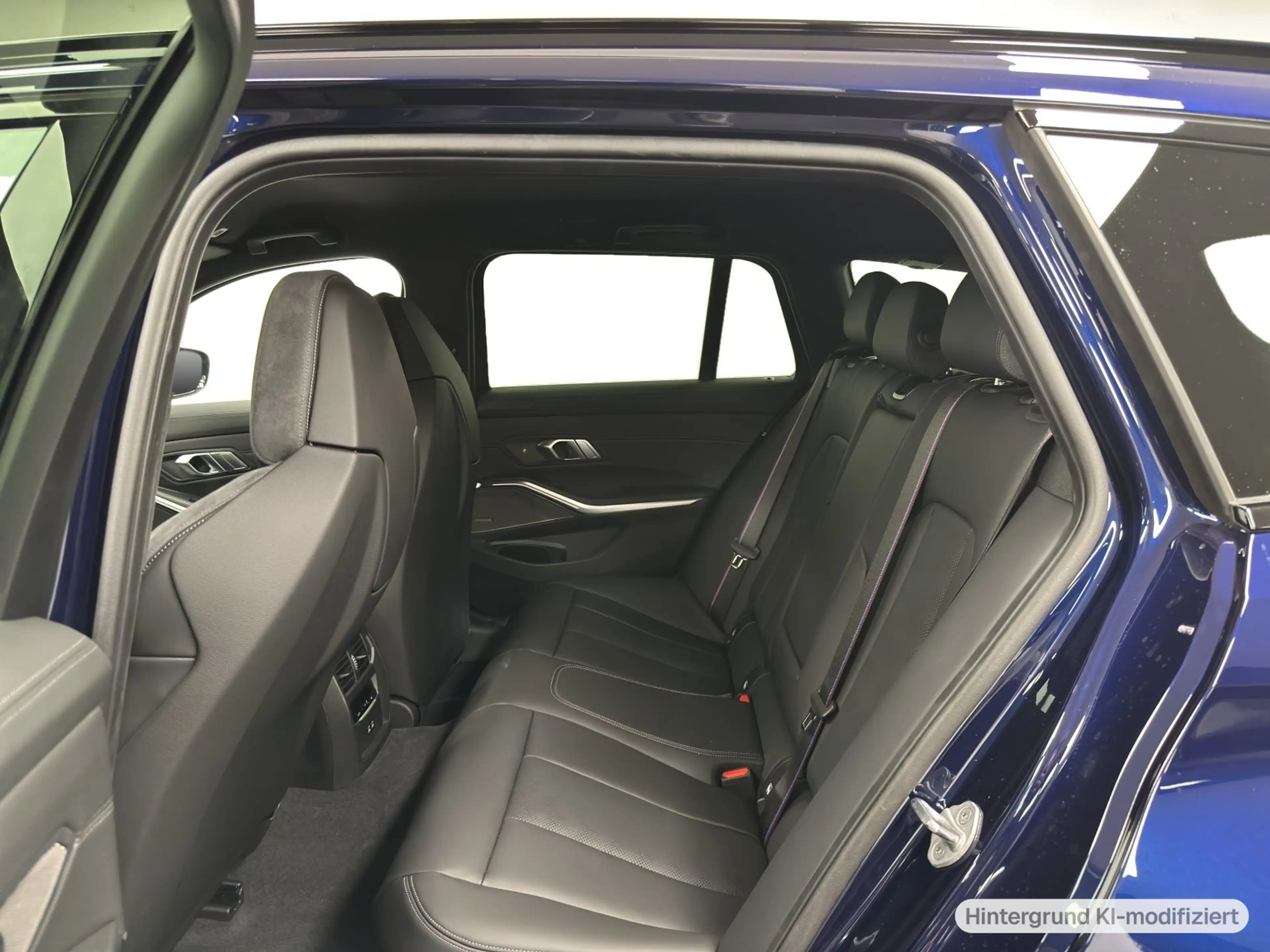 BMW M3 Competition M xDrive — photo 11