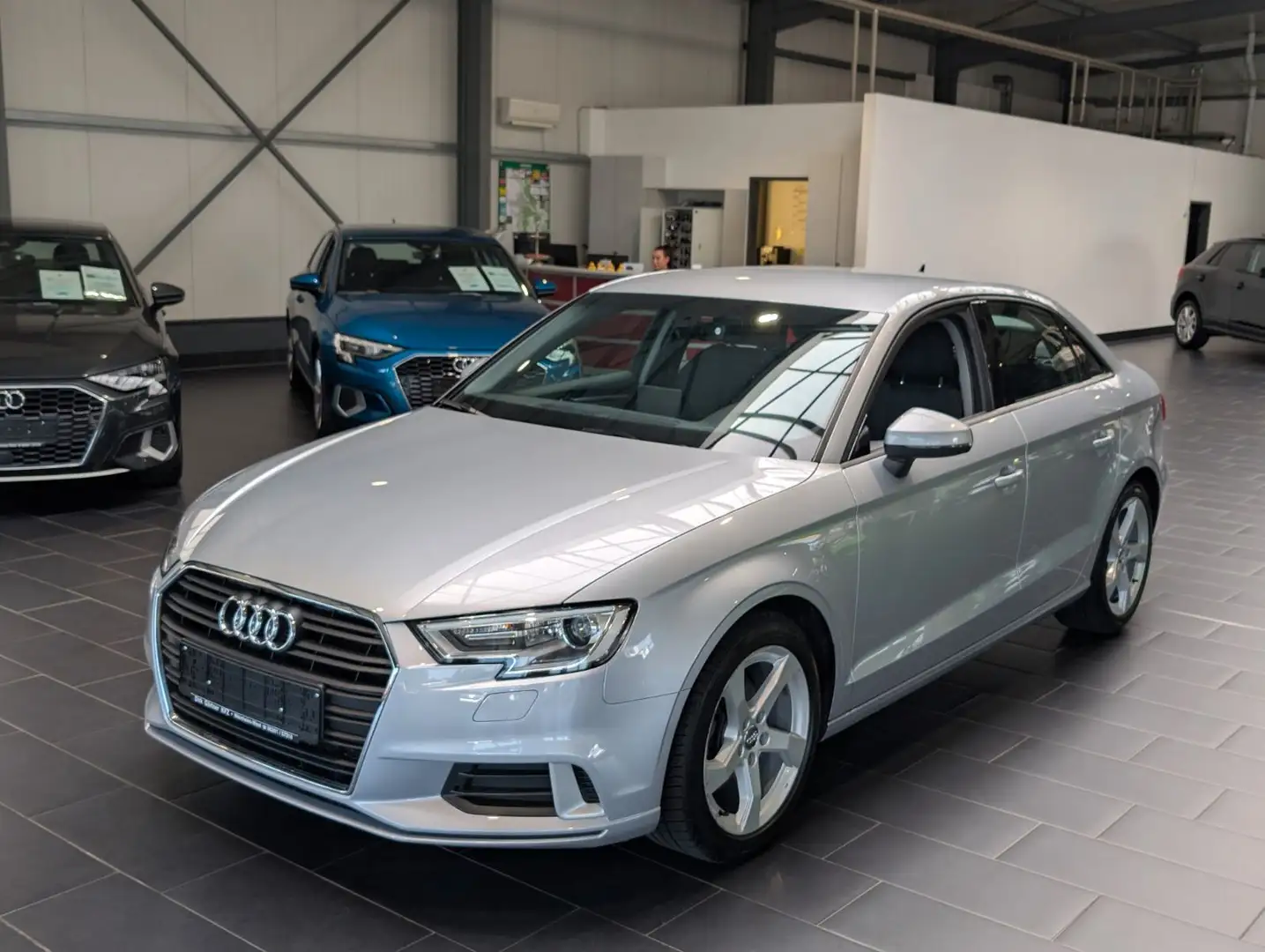 Audi A3 35 TFSIcylinder on demand Limousine sport PDC Silver - 1