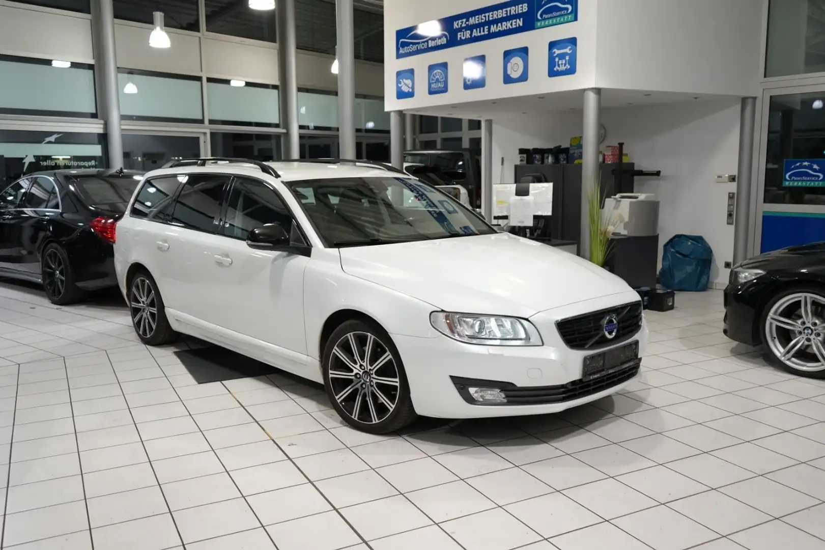 Volvo V70 Kombi Black Edition Weiß - 1