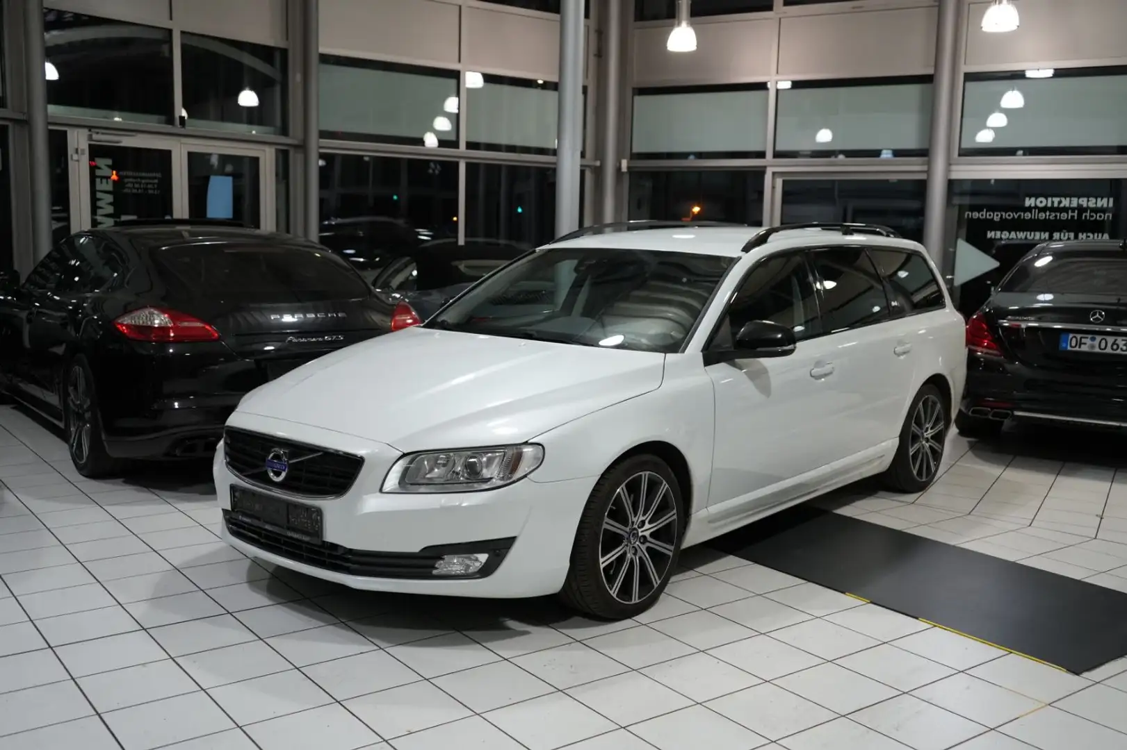 Volvo V70 Kombi Black Edition Weiß - 2
