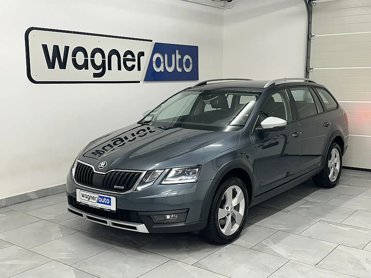 Skoda Octavia Scout 2,0 TDI 4x4 DSG LED/ACC/Navi/LaneAssist/K... Grau - 2