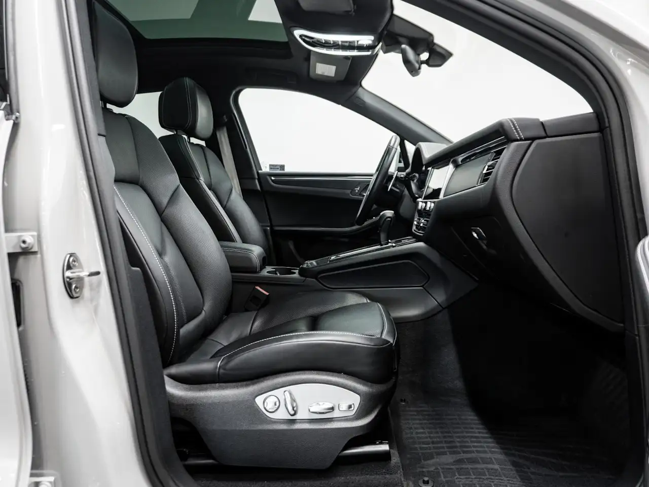 Porsche Macan снимка Porsche Macan