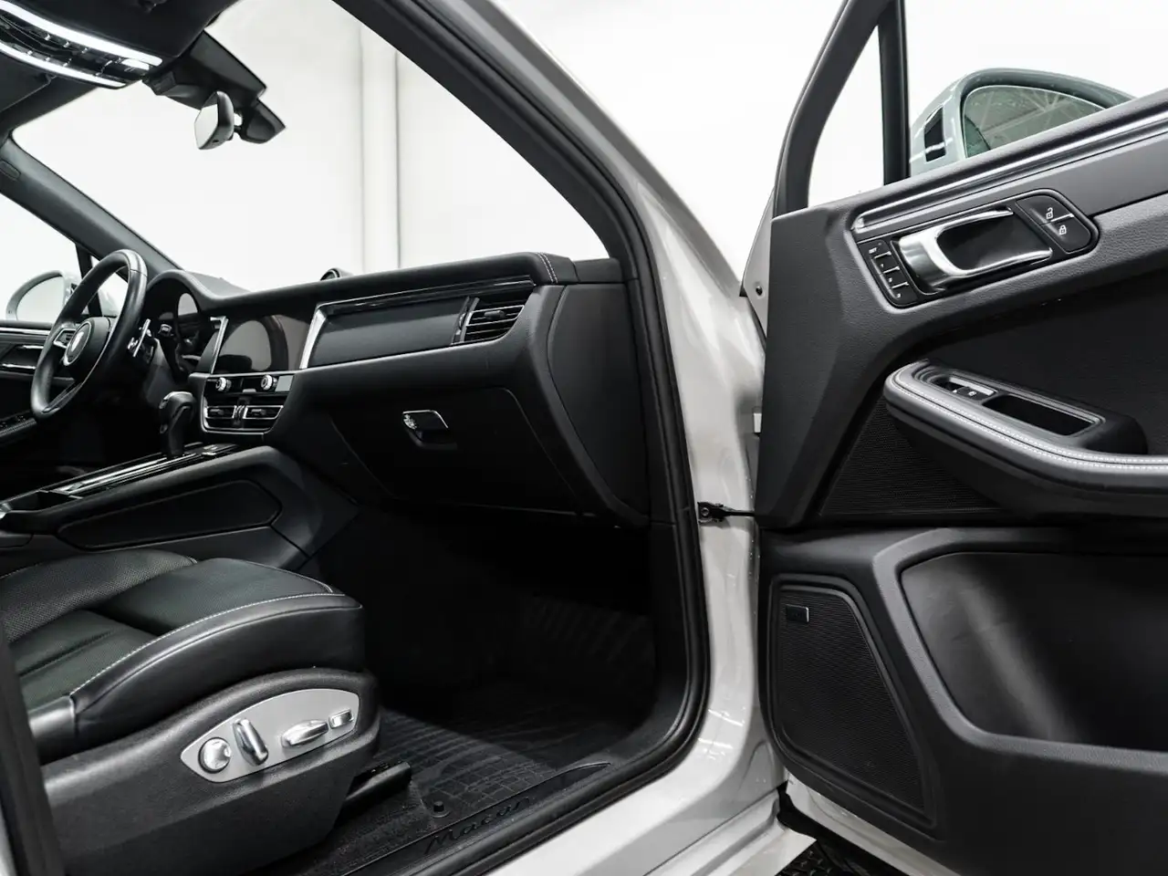 Porsche Macan снимка Porsche Macan