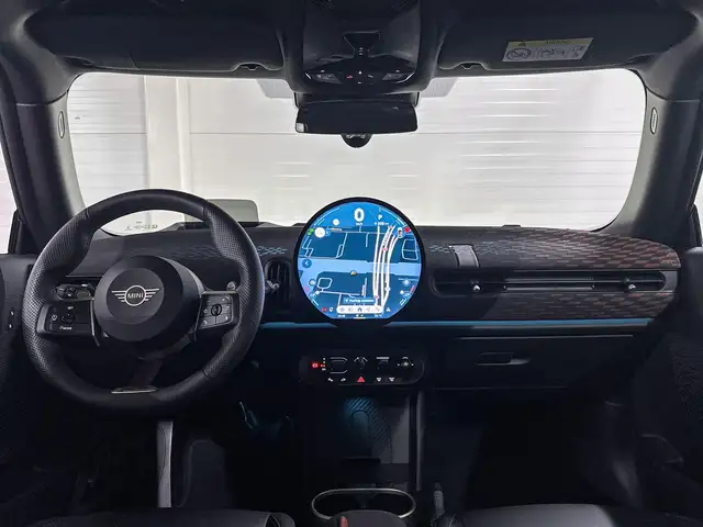 Mini Hatch view 11