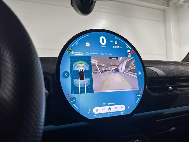 Mini Hatch view 14