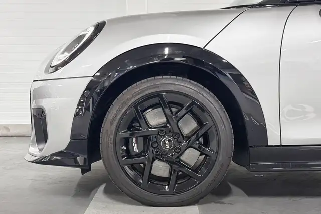Mini Hatch view 4