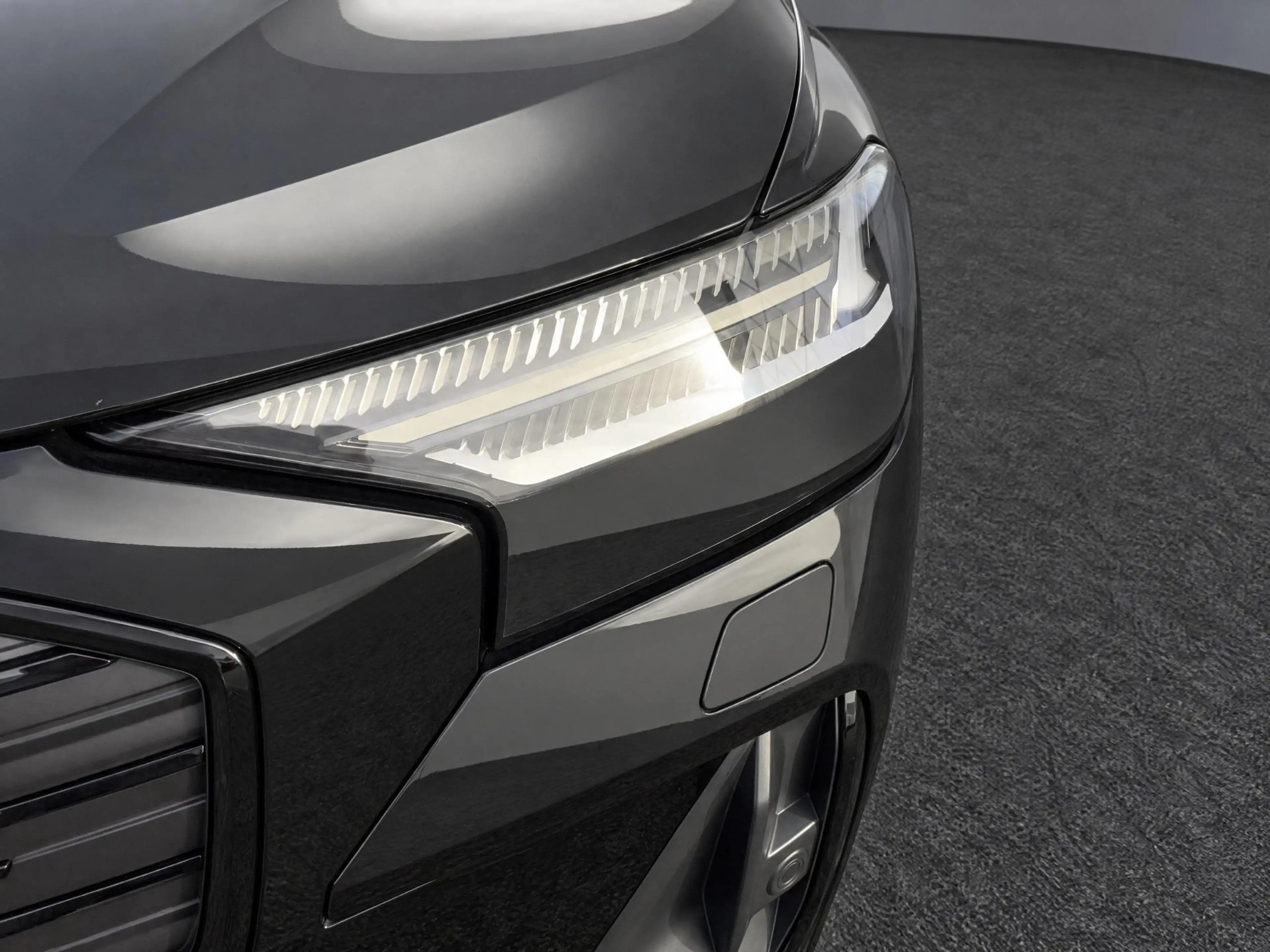 Audi Q4 e-tron 45 quattro 286pk S Edition 82 kWh · Trekhaak · 21' — photo 3