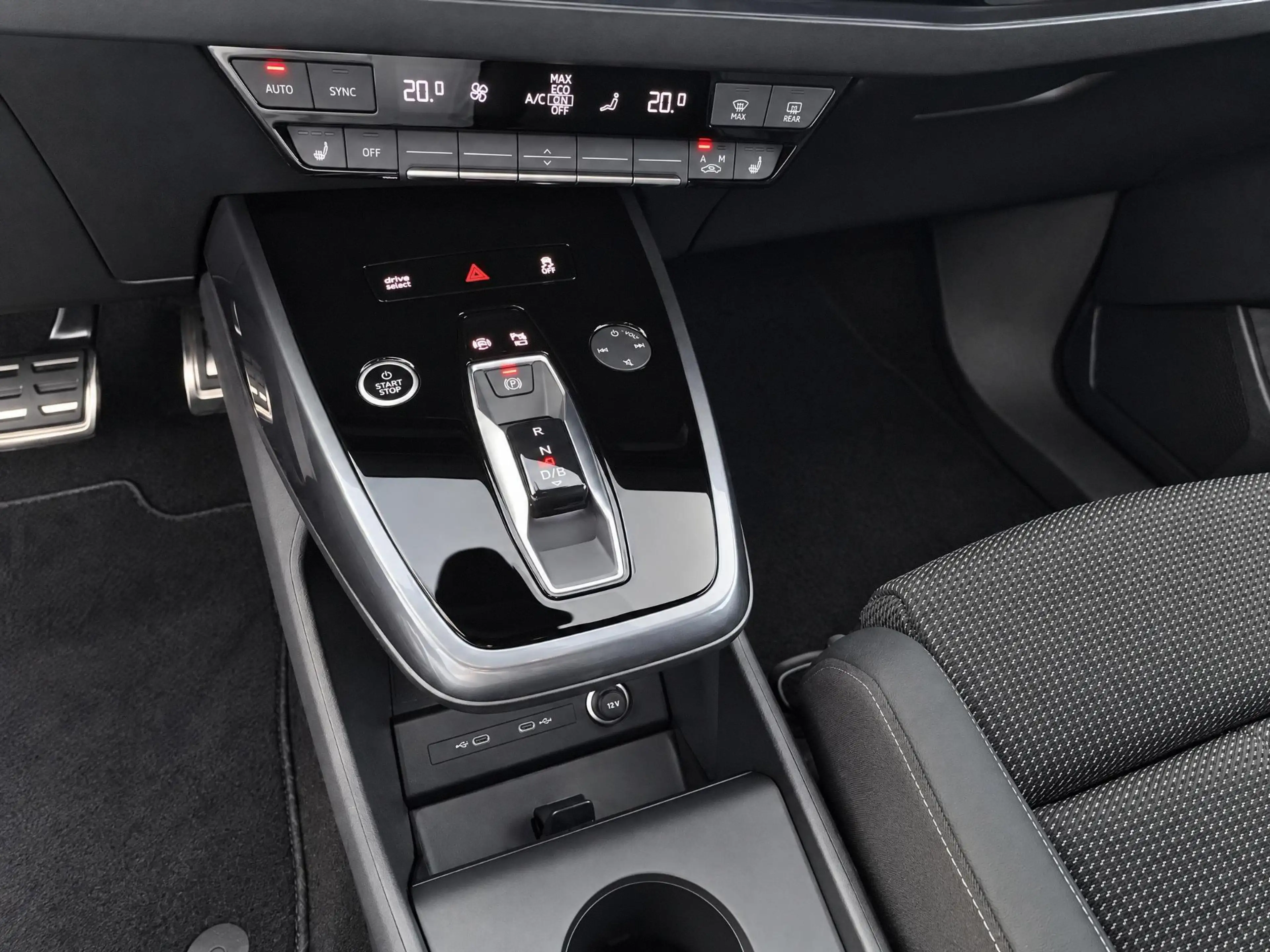 Audi Q4 e-tron 45 quattro 286pk S Edition 82 kWh · Trekhaak · 21' — photo 10