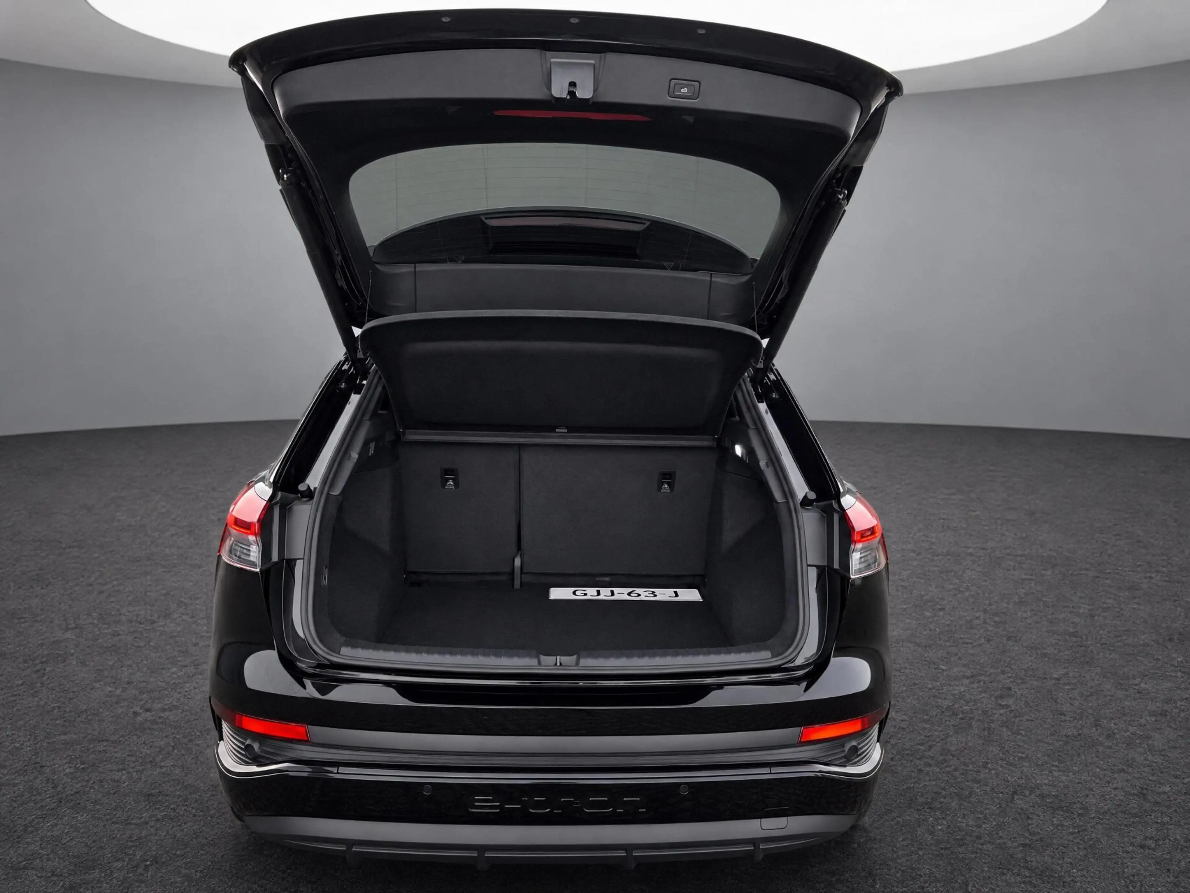 Audi Q4 e-tron 45 quattro 286pk S Edition 82 kWh · Trekhaak · 21' — photo 13