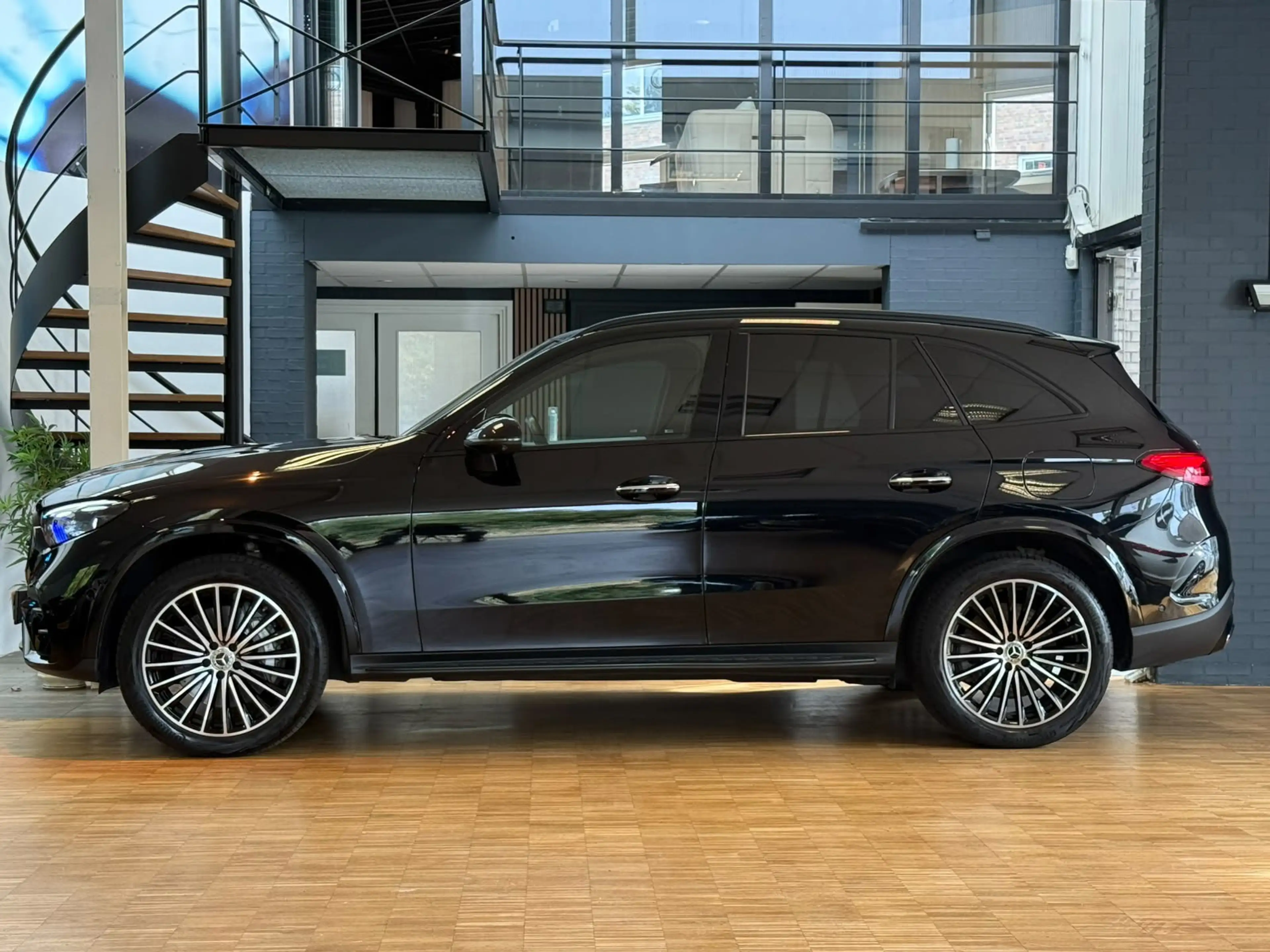 Mercedes-Benz GLC 400 400e 4MATIC AMG Line — photo 3