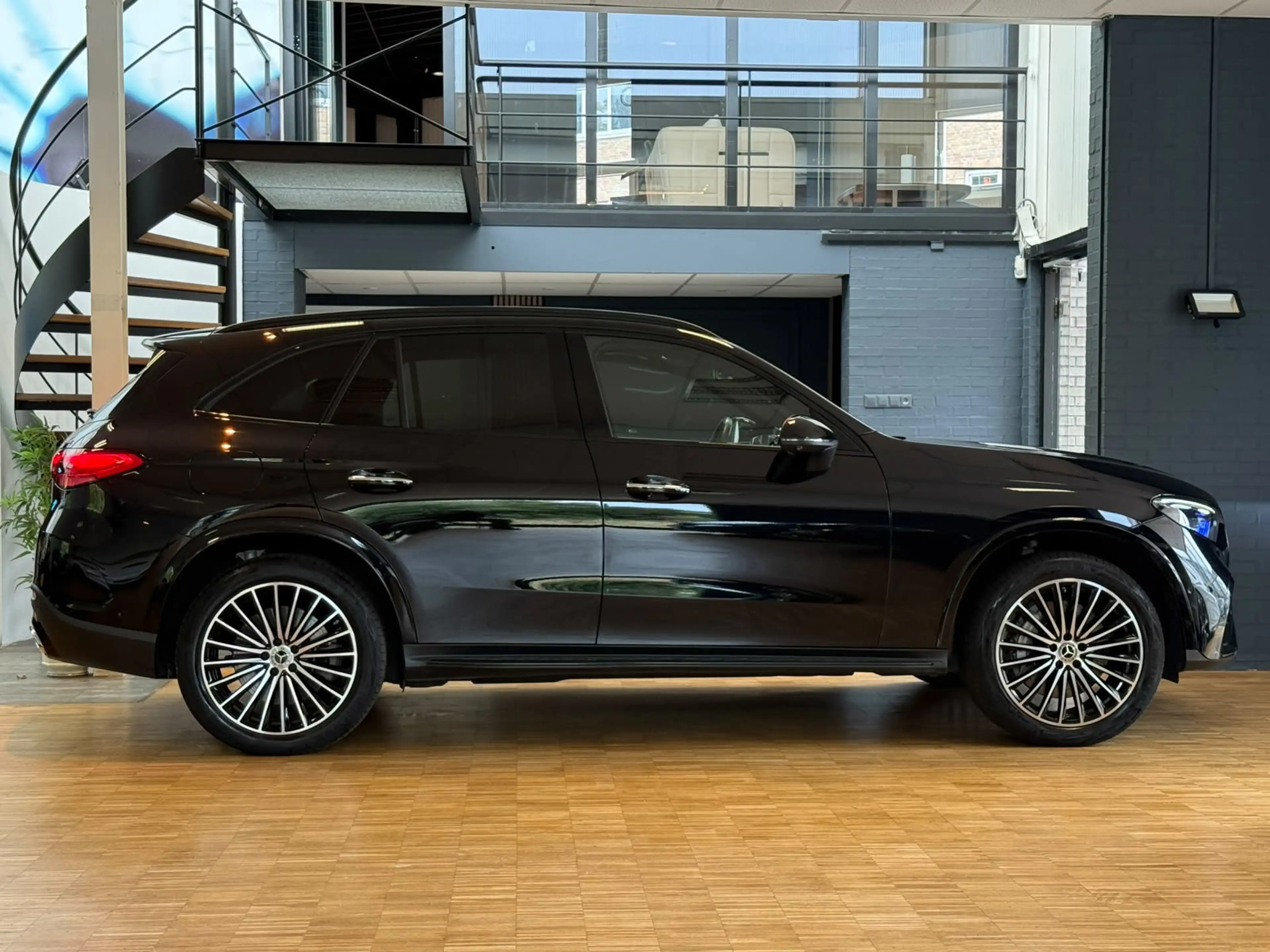 Mercedes-Benz GLC 400 400e 4MATIC AMG Line — photo 9