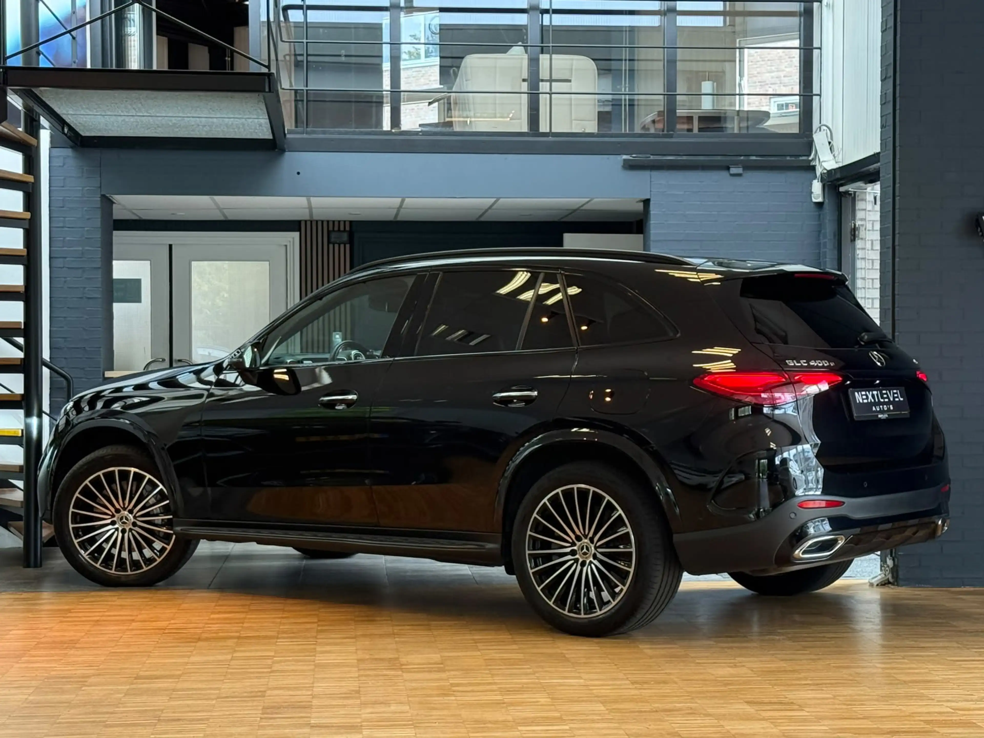 Mercedes-Benz GLC 400 400e 4MATIC AMG Line — photo 4