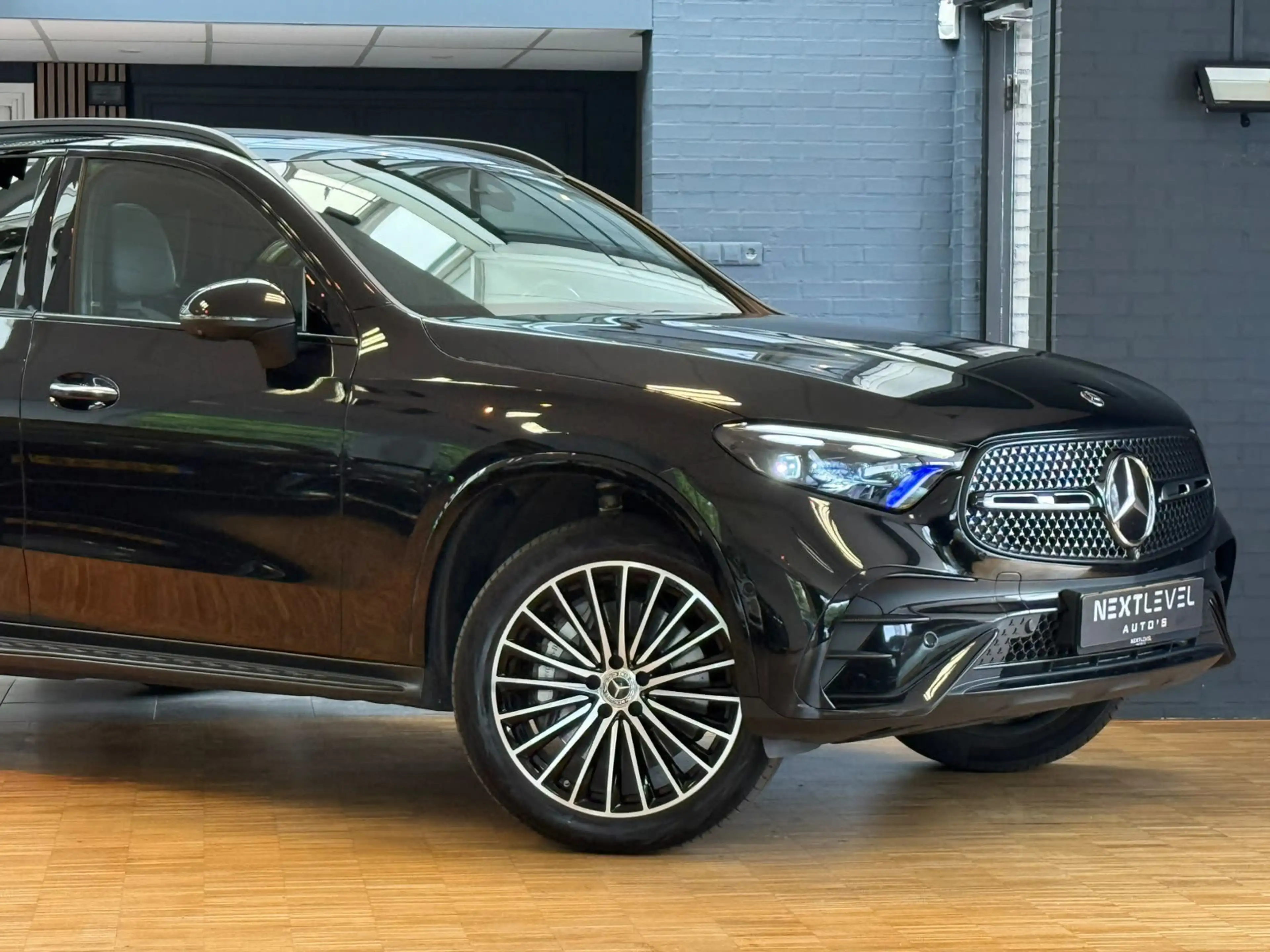 Mercedes-Benz GLC 400 400e 4MATIC AMG Line — photo 11