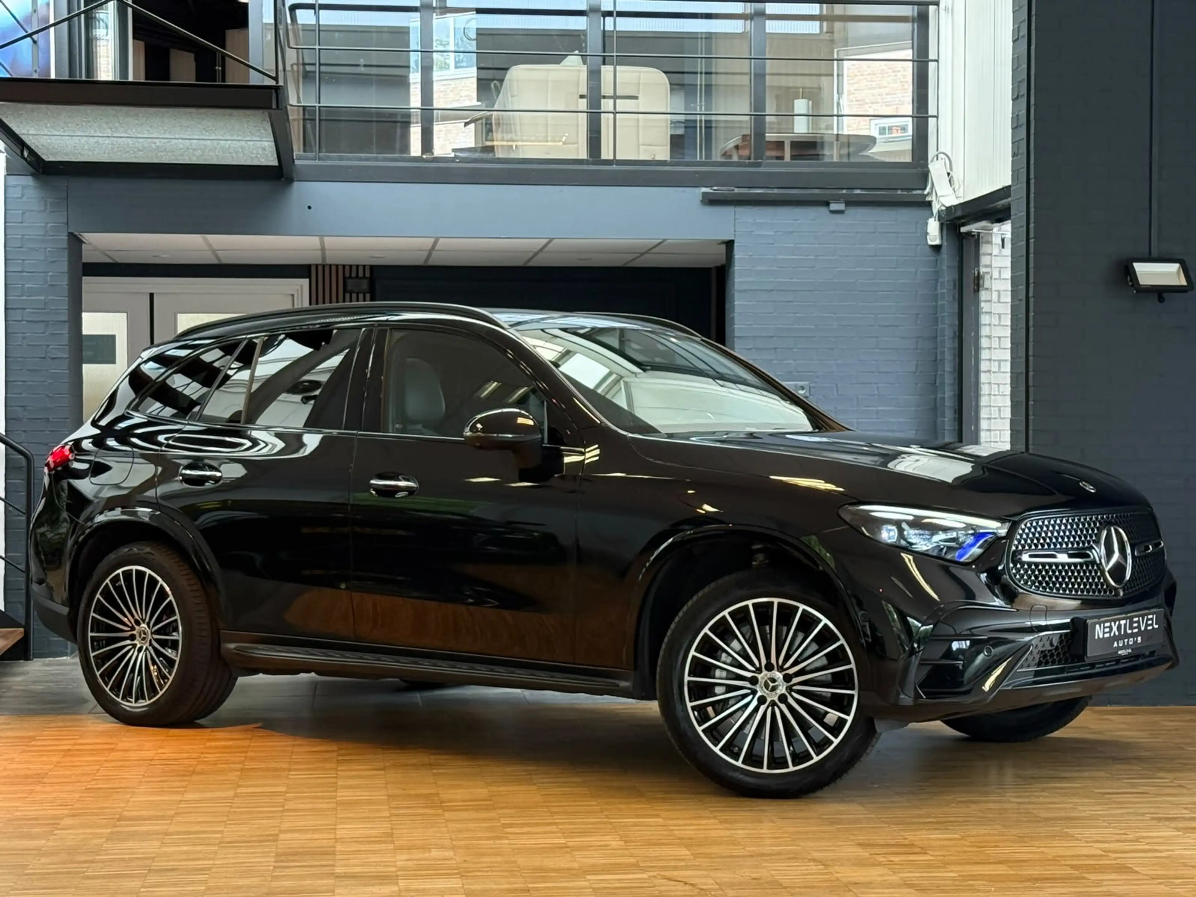 Mercedes-Benz GLC 400 400e 4MATIC AMG Line — photo 10
