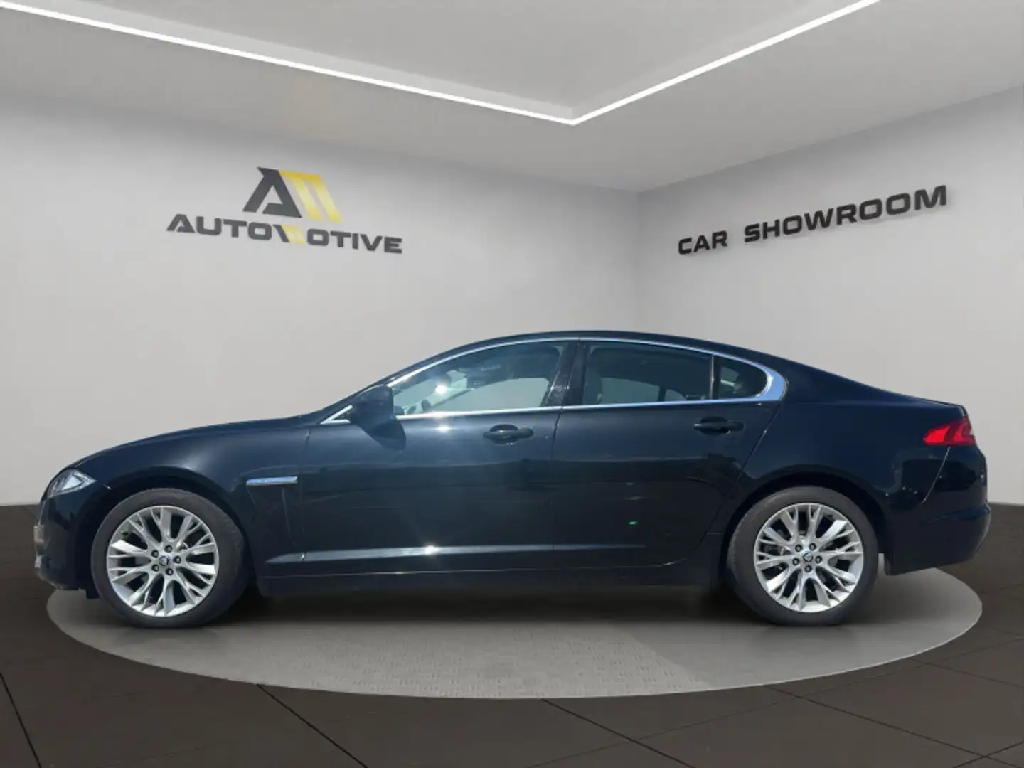 Jaguar XF 2.2D I4 LUXE PREMIUM Negro - 2