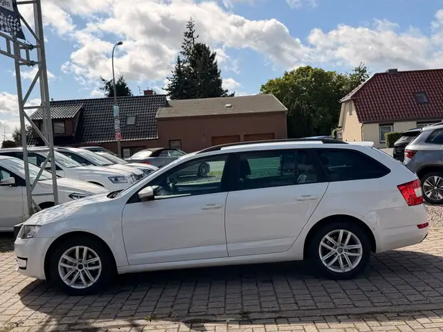 Skoda Octavia view 4