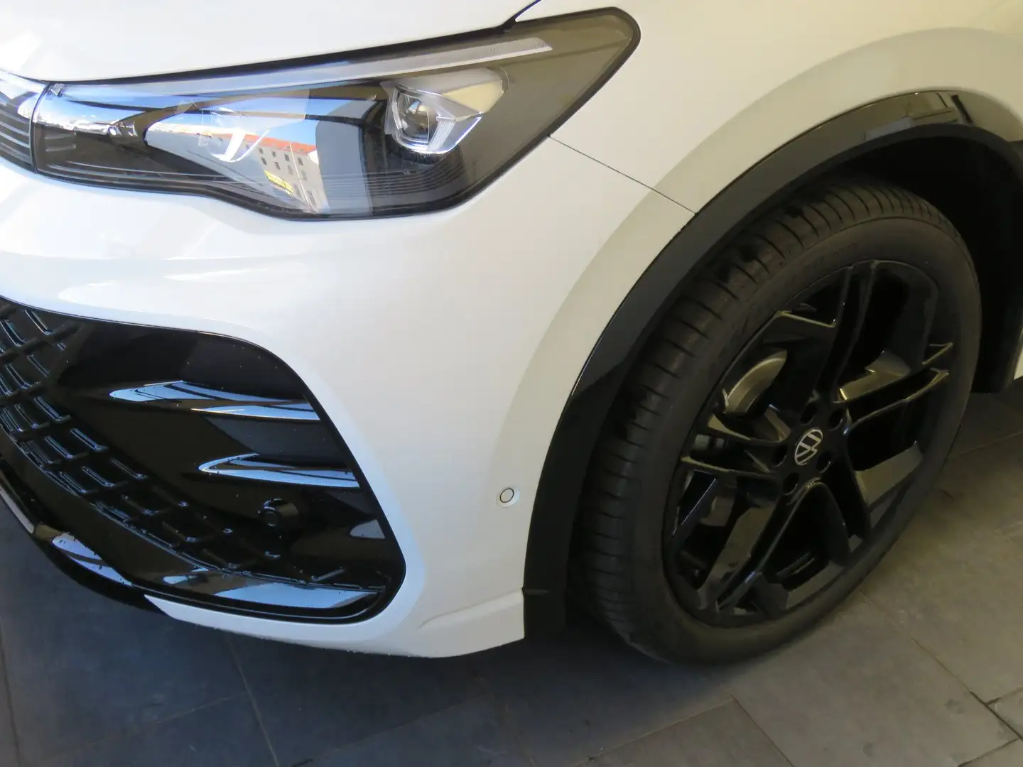Volkswagen Tiguan Sport TDI DSG Weiß - 2