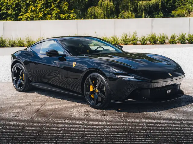 Ferrari Amalfi Nero DS / NEW / Carbon / Pass. Display / 20"