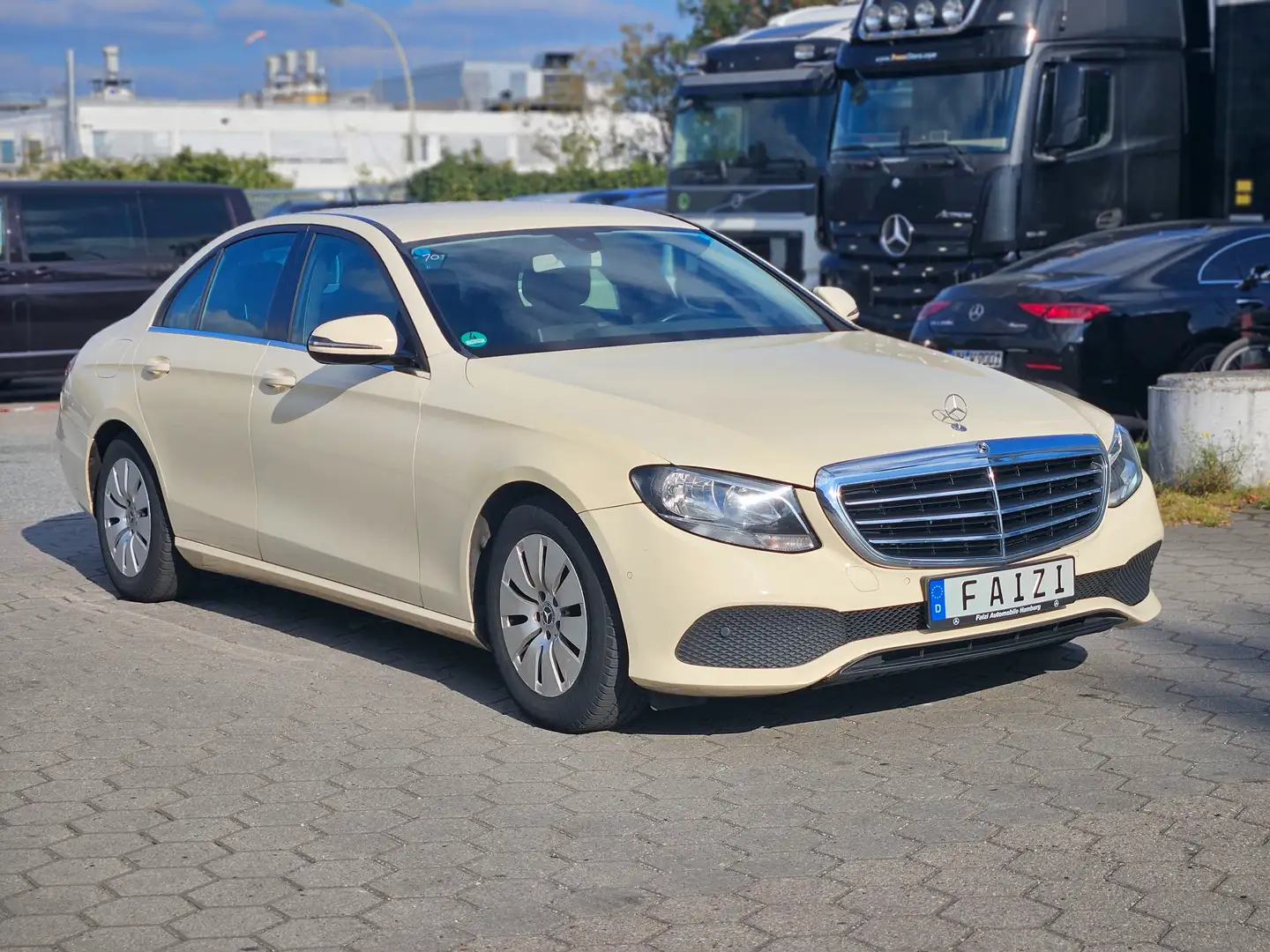 Mercedes-Benz E 200 d 9G-TRONIC Parktronik Kamera Beige - 1