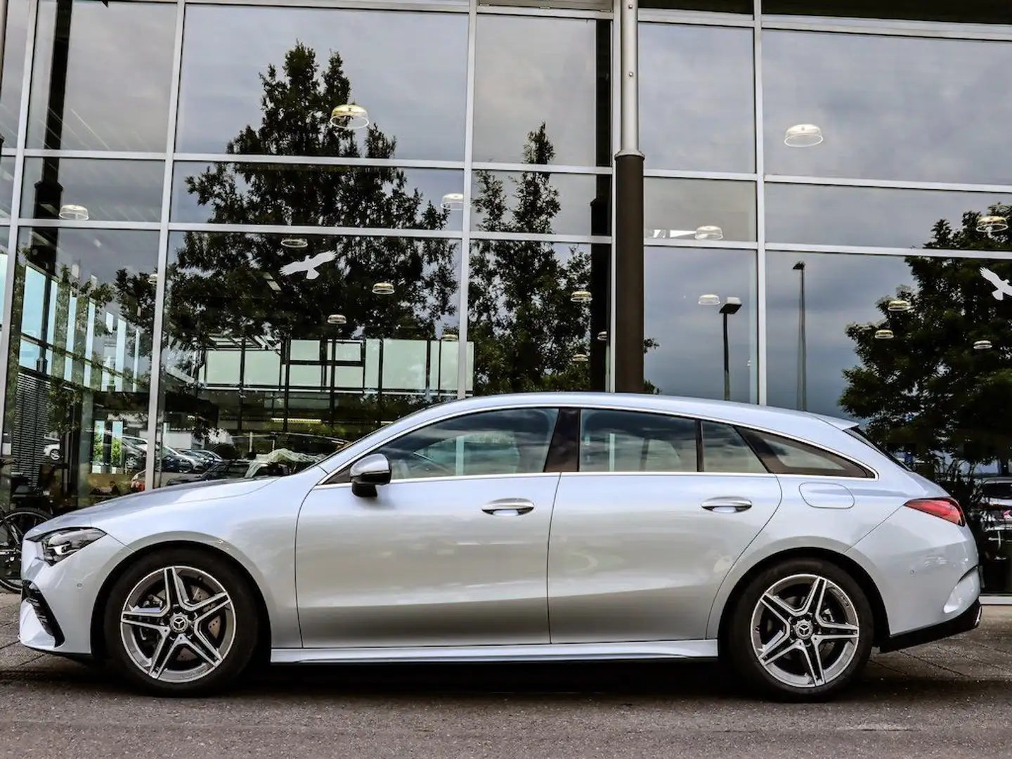 Mercedes-Benz CLA 200 AMG Line Premium/Pano/Kamera Argintiu - 2
