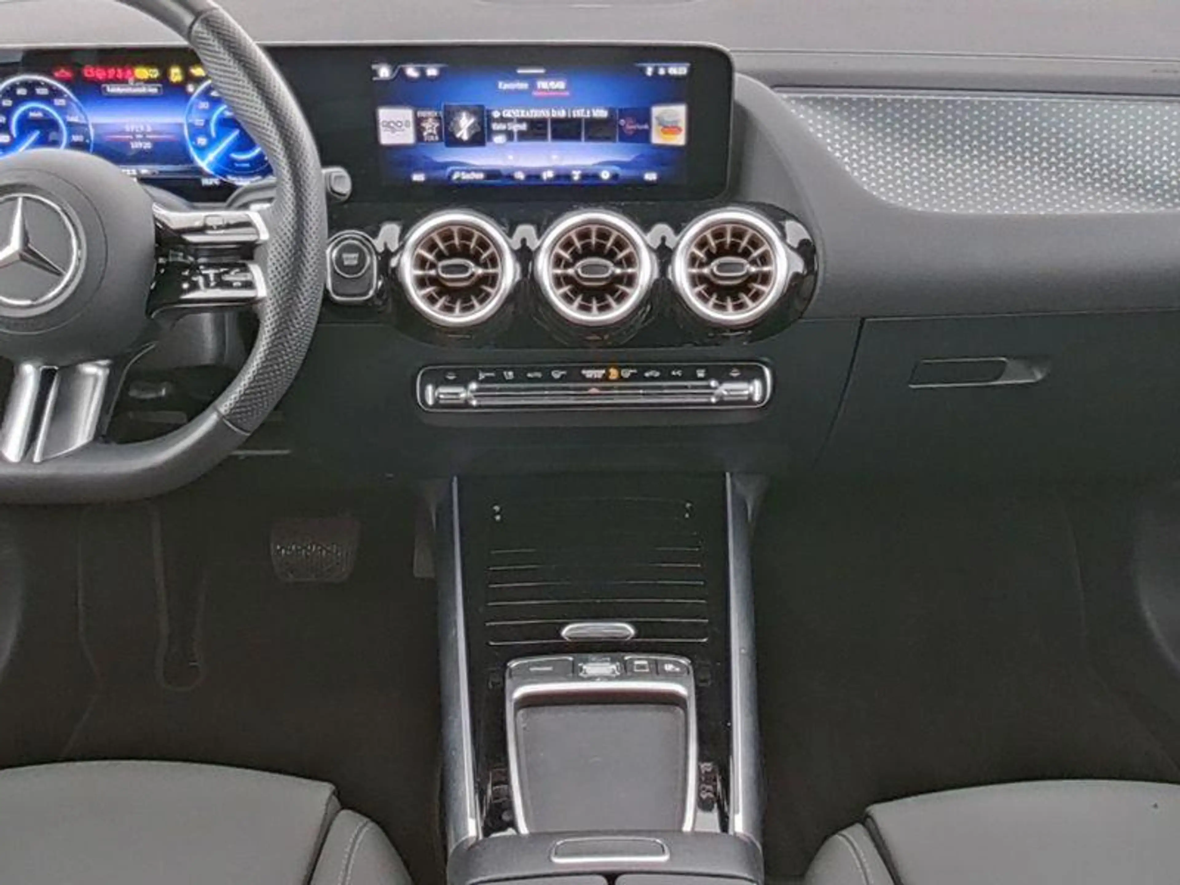 Mercedes-Benz EQA 250 250+ AMG Line | 360° Camera | Memory Zetels | Smar — photo 4