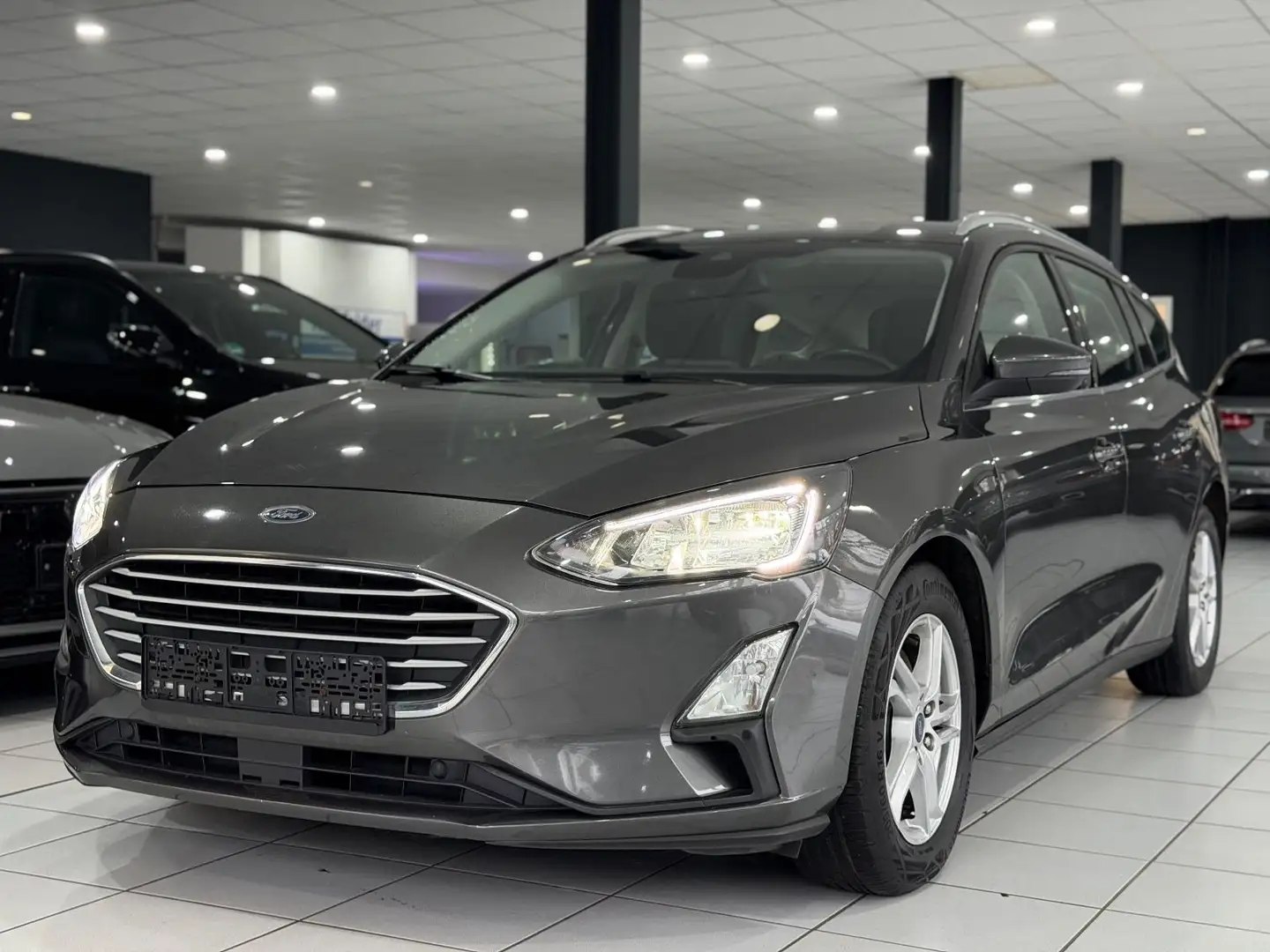 Ford Focus Turnier C&C*AUTOMATIK*KAMERA*LED*CARPLAY* Grau - 2