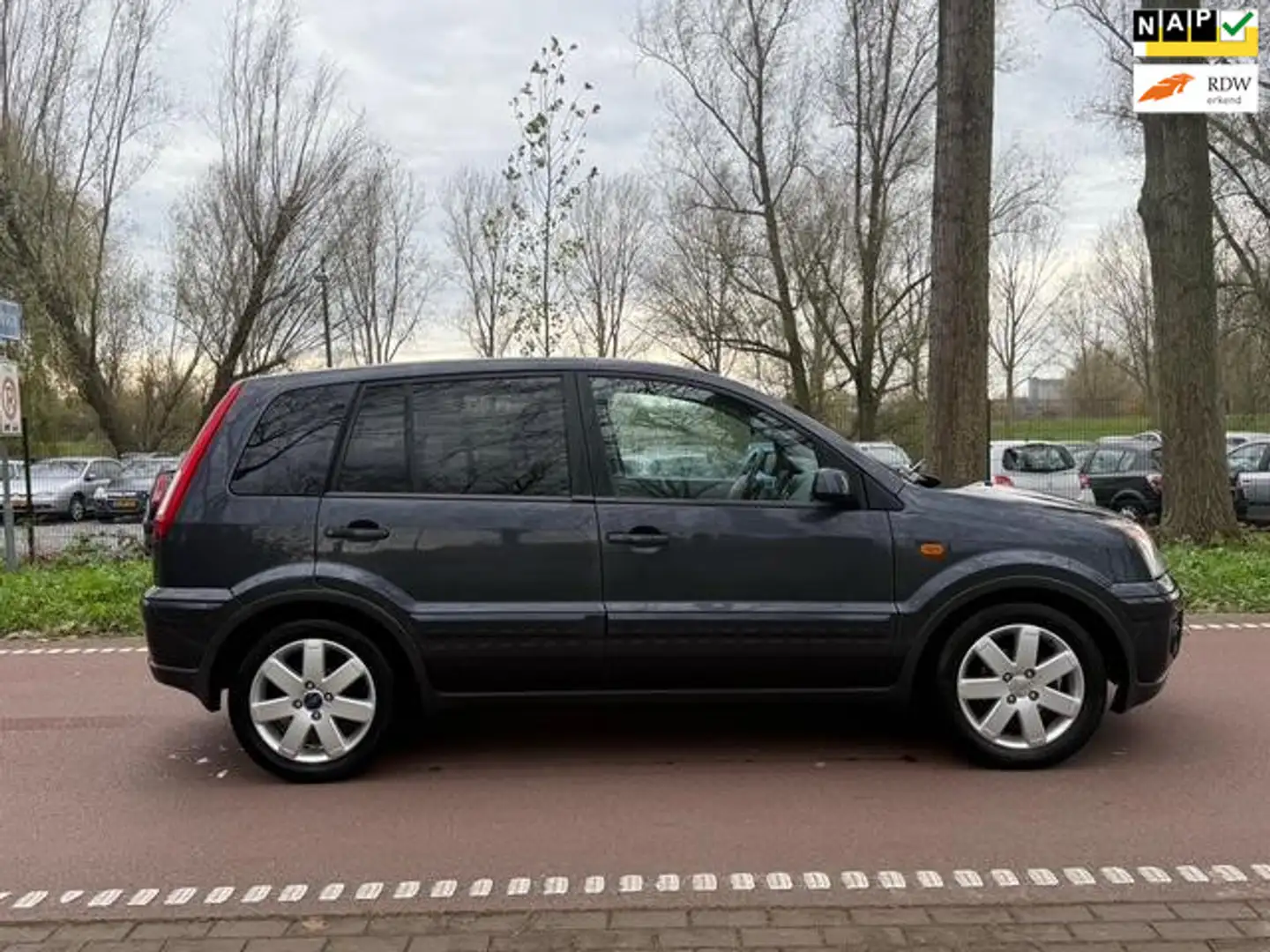 Ford Fusion 1.4-16V Futura AIRCO!PDC!TREKHAAK!APK2026!KOOPJE! Gris - 1