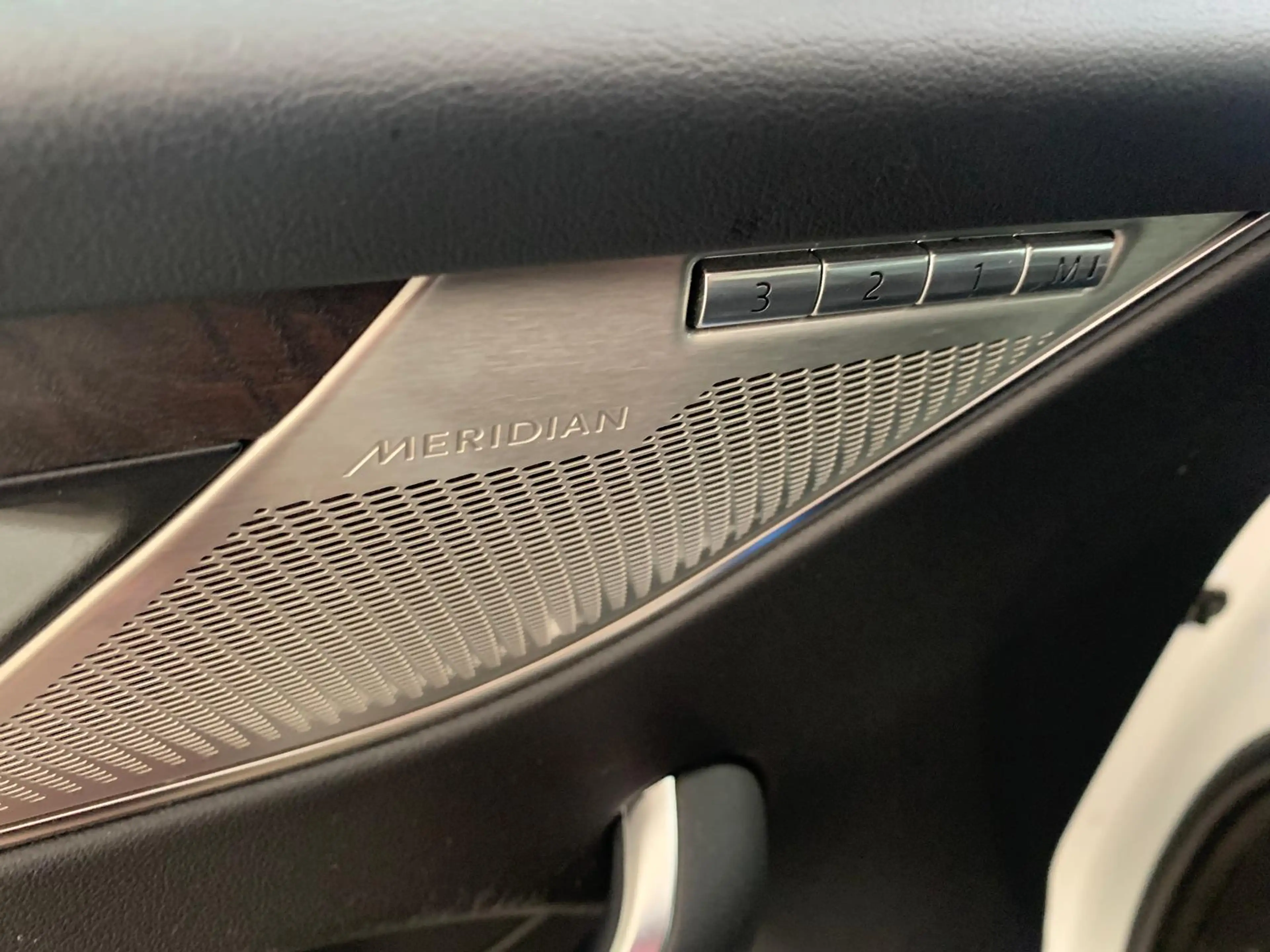Jaguar F-Pace P400e AWD Plug-In BlackPack|ACC|HUD|Keyless — photo 10