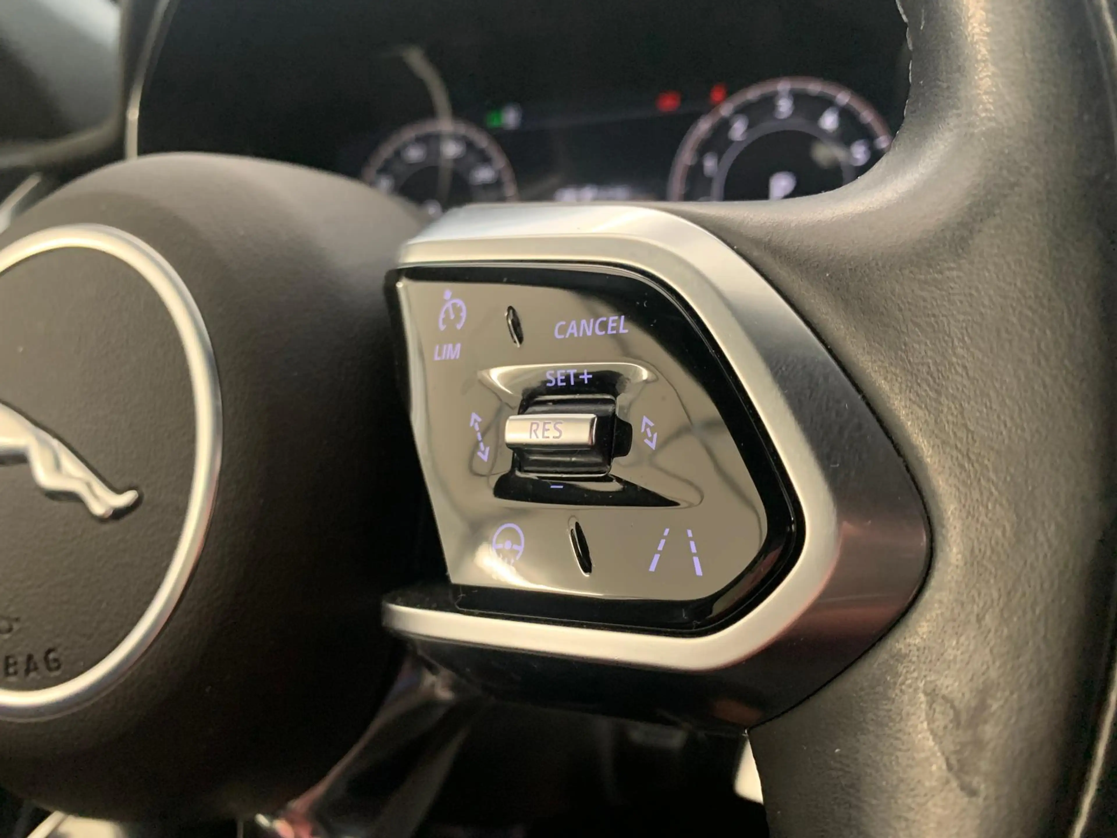 Jaguar F-Pace P400e AWD Plug-In BlackPack|ACC|HUD|Keyless — photo 12
