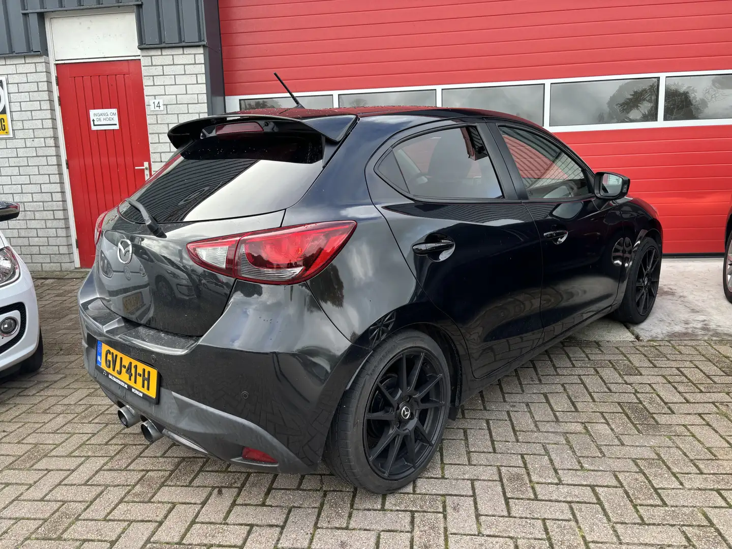 Mazda 2 1.5 Skyactiv-G GT-M 115PK / 6 BAK / SEBRING / NAVI Zwart - 2