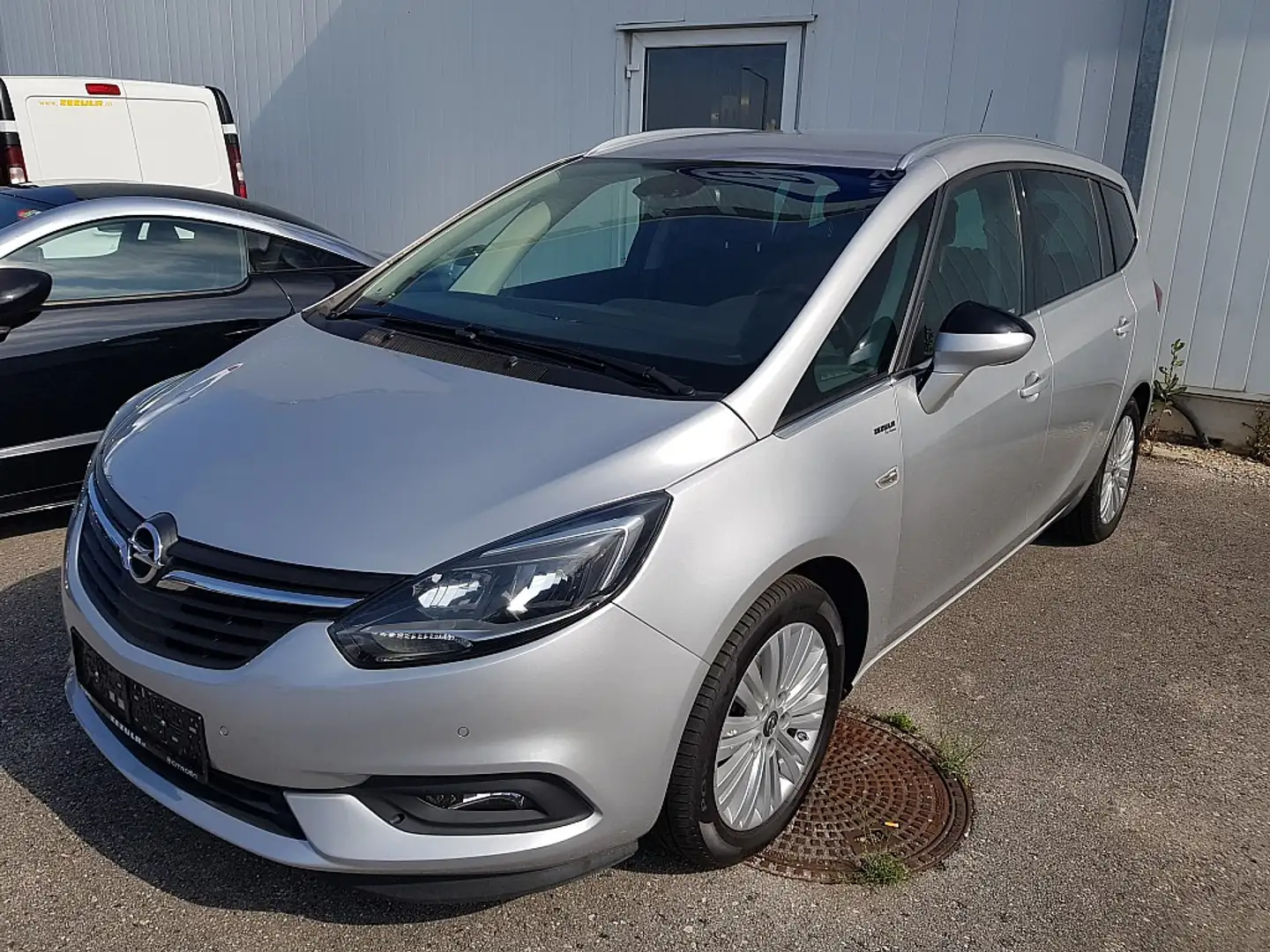 Opel Zafira 1,6 CDTI BlueInjection Innovation Silber - 1