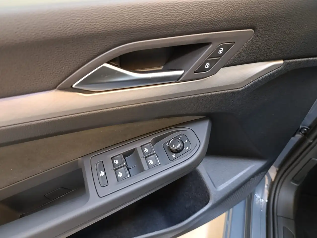 Volkswagen Golf Rabbit TSI 11