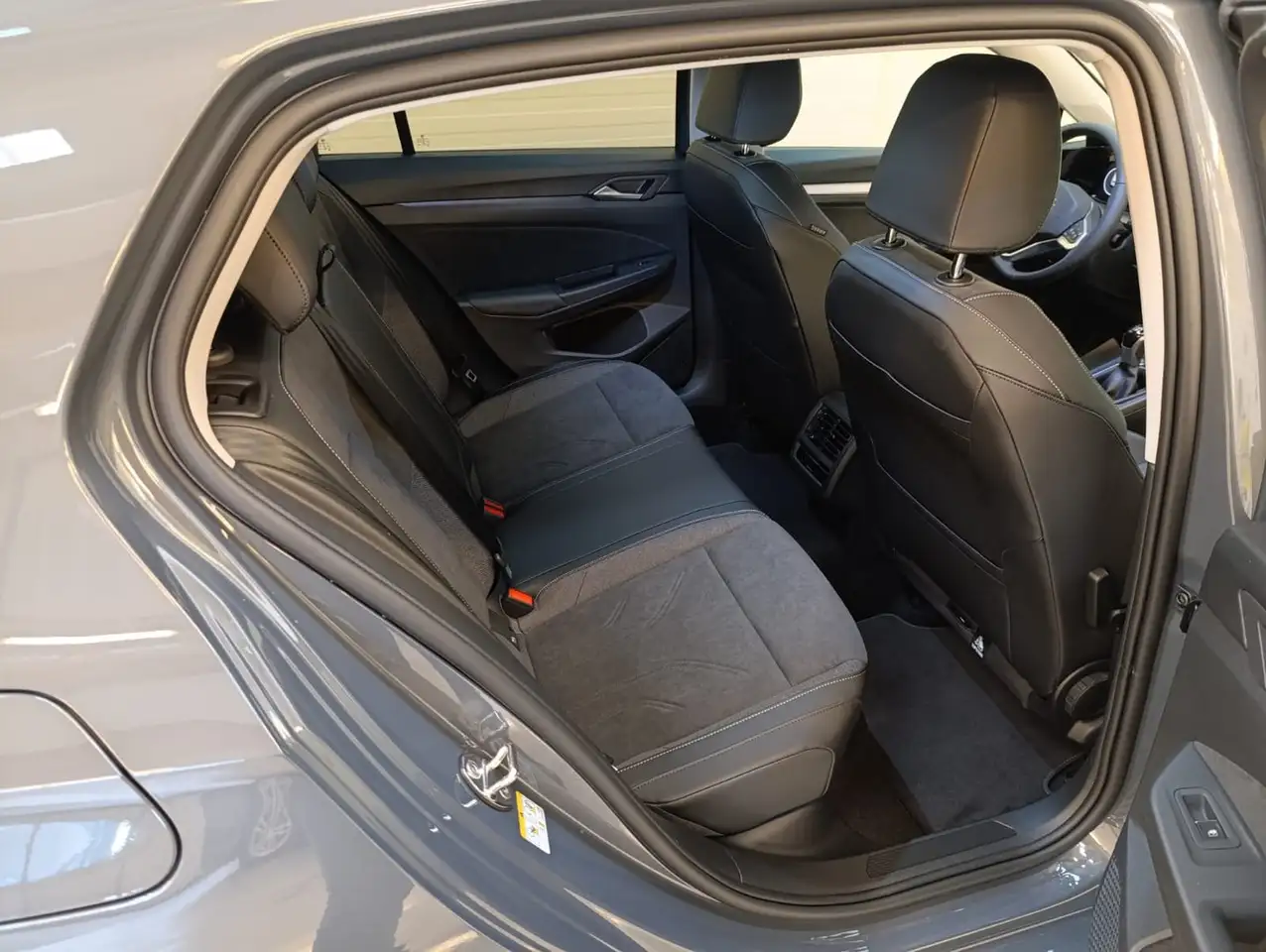 Volkswagen Golf Rabbit TSI 8