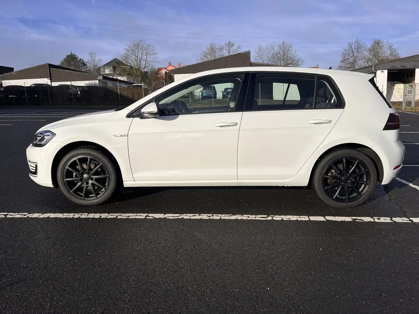 Volkswagen e-Golf e-Golf 24,2kWh (mit Batterie) Bílá - 1