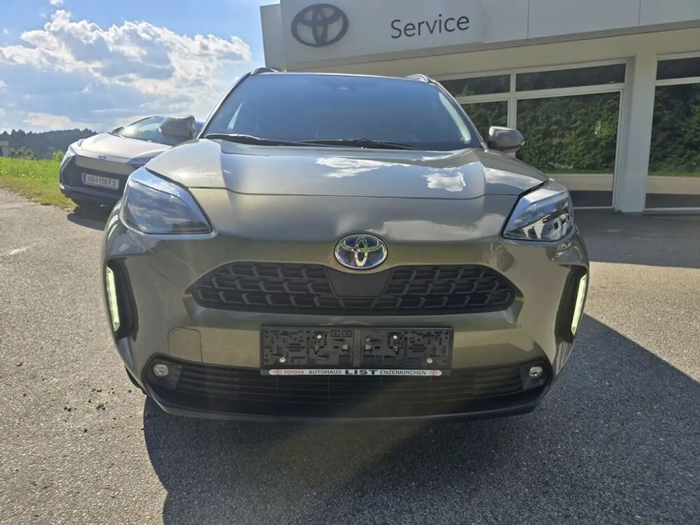 Toyota Yaris Cross 1,5 VVT-i Hybrid Active Drive Aut. Grün - 2